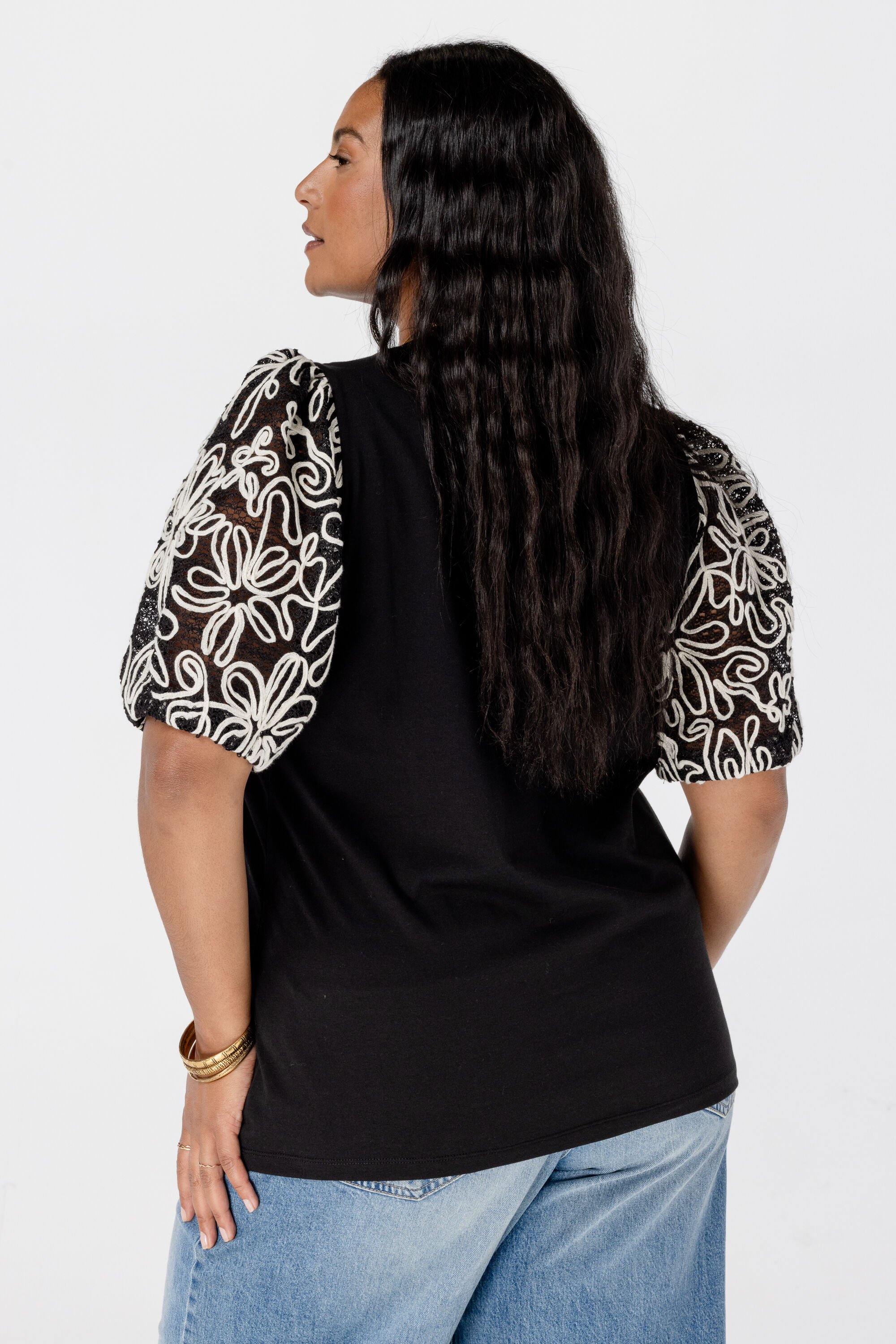 Oberteil mit bestickten &Auml;rmeln image number 3