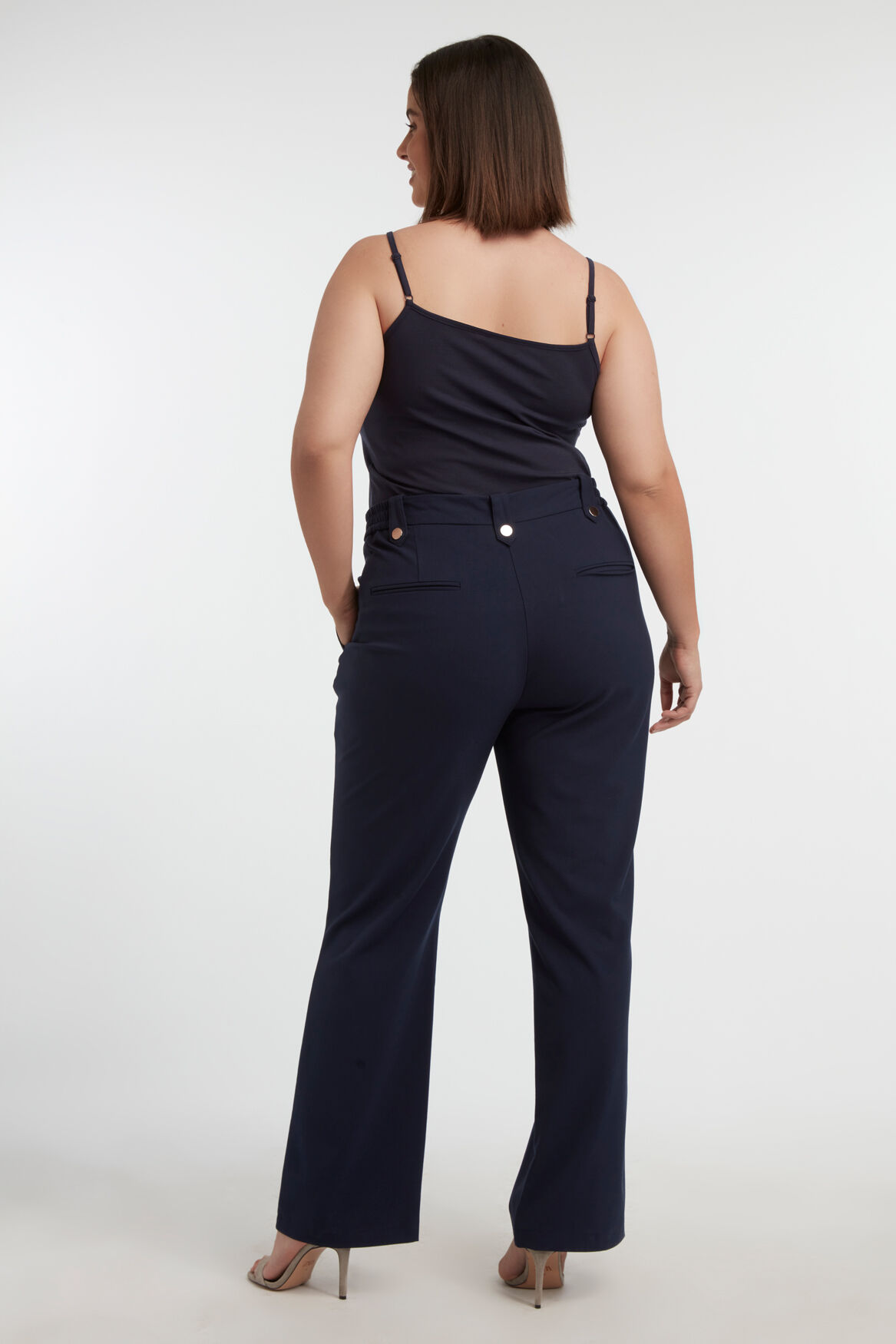 Hose mit Kn&ouml;pfen image number 4