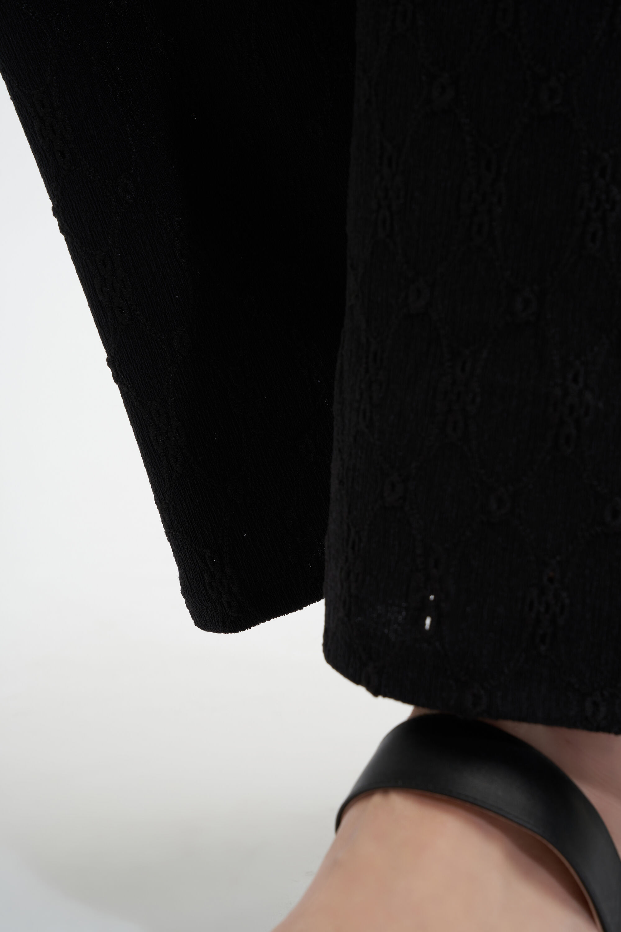 Weite Hose mit Lochstickerei  image number 5