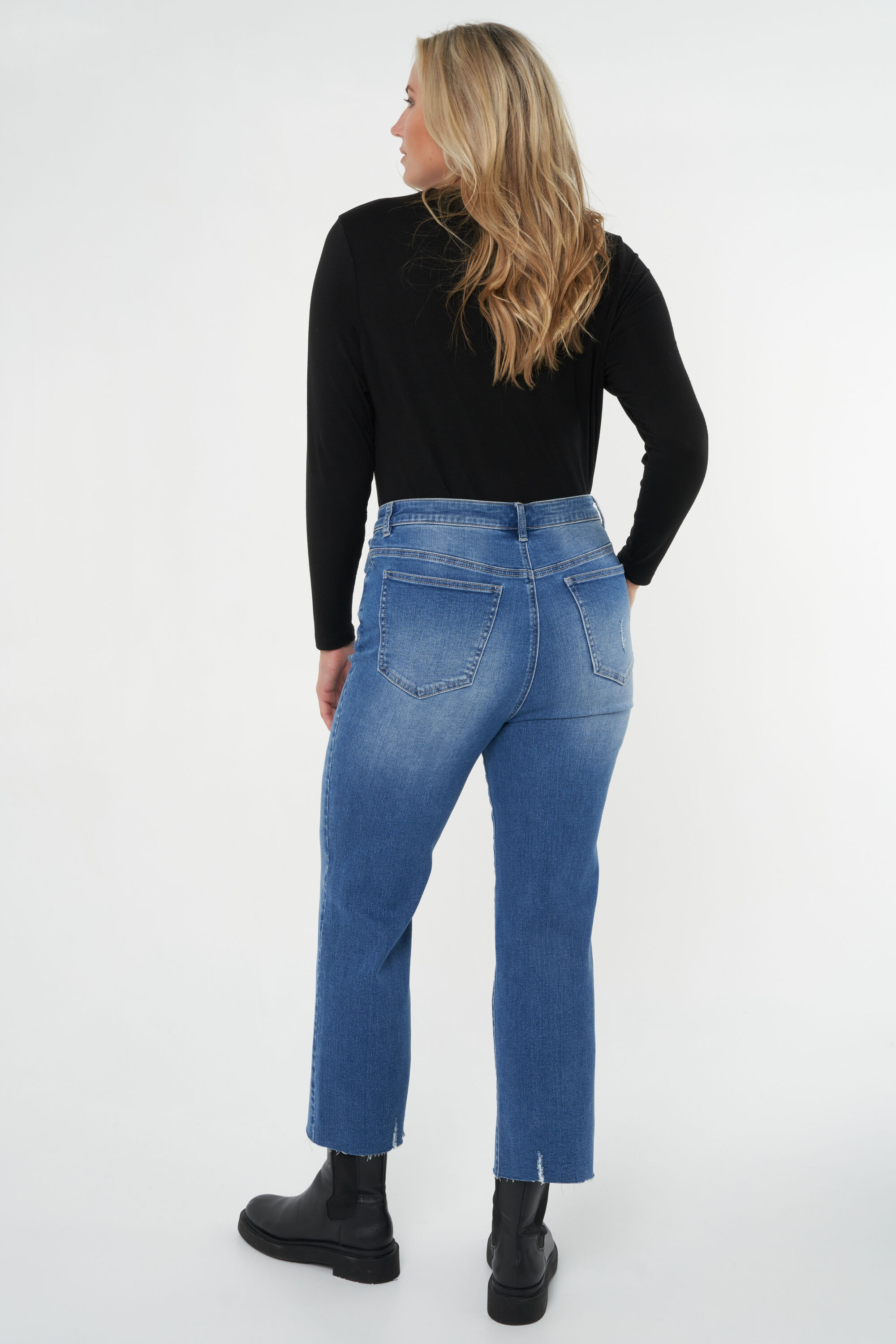 Jeans mit Destroyed-Detail image number 4