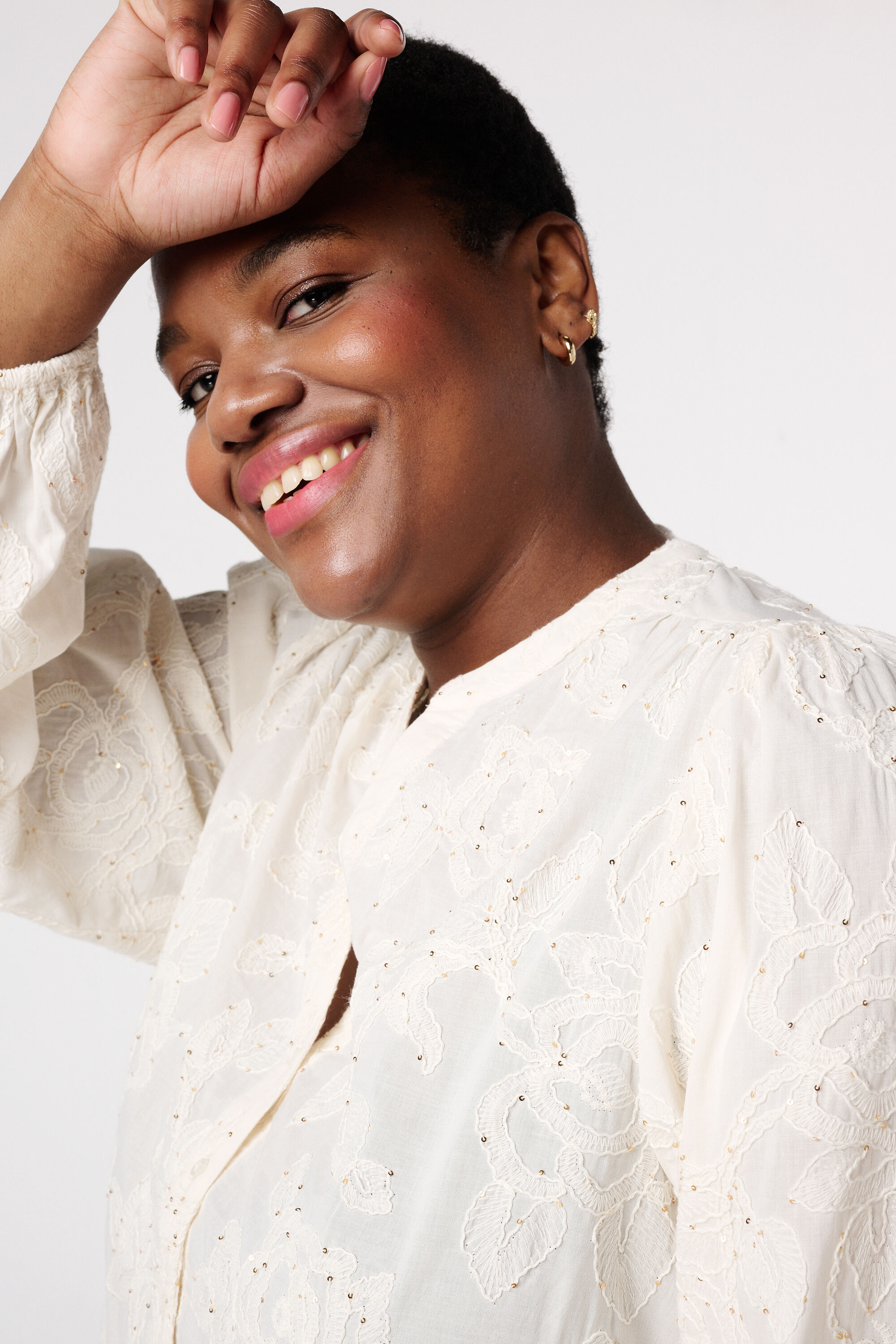 Bluse mit Blumenstickerei image number 4