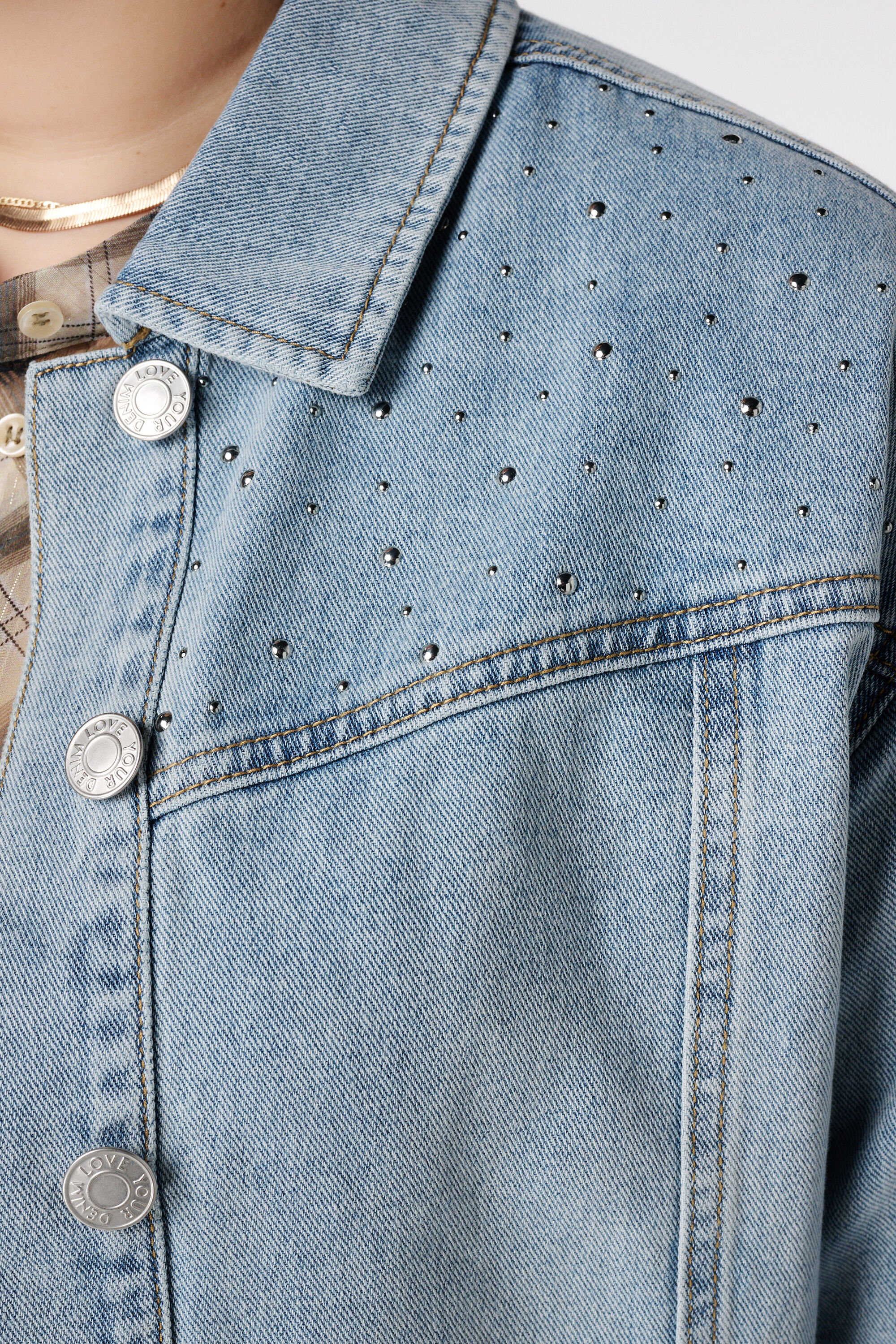 Jeansjacke mit Nieten image number 6