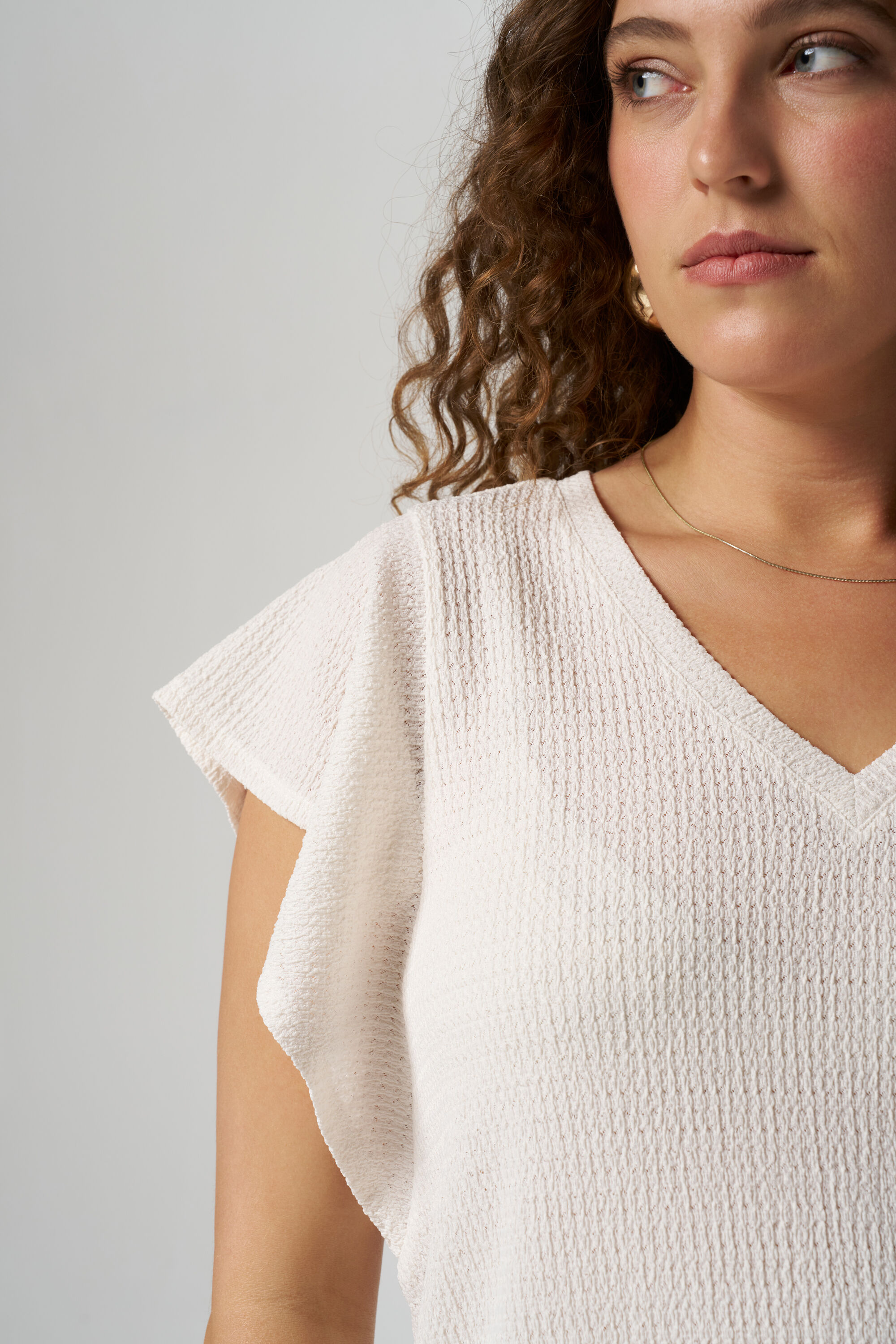 Strukturiertes Oberteil mit V-Ausschnitt image number 4