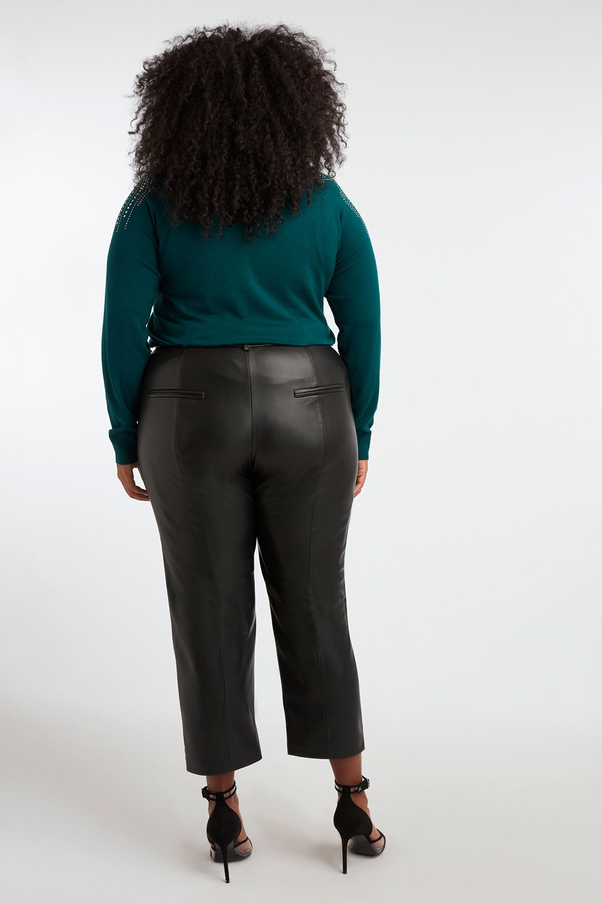 Sweatshirt mit Strass-Verzierung image number 5