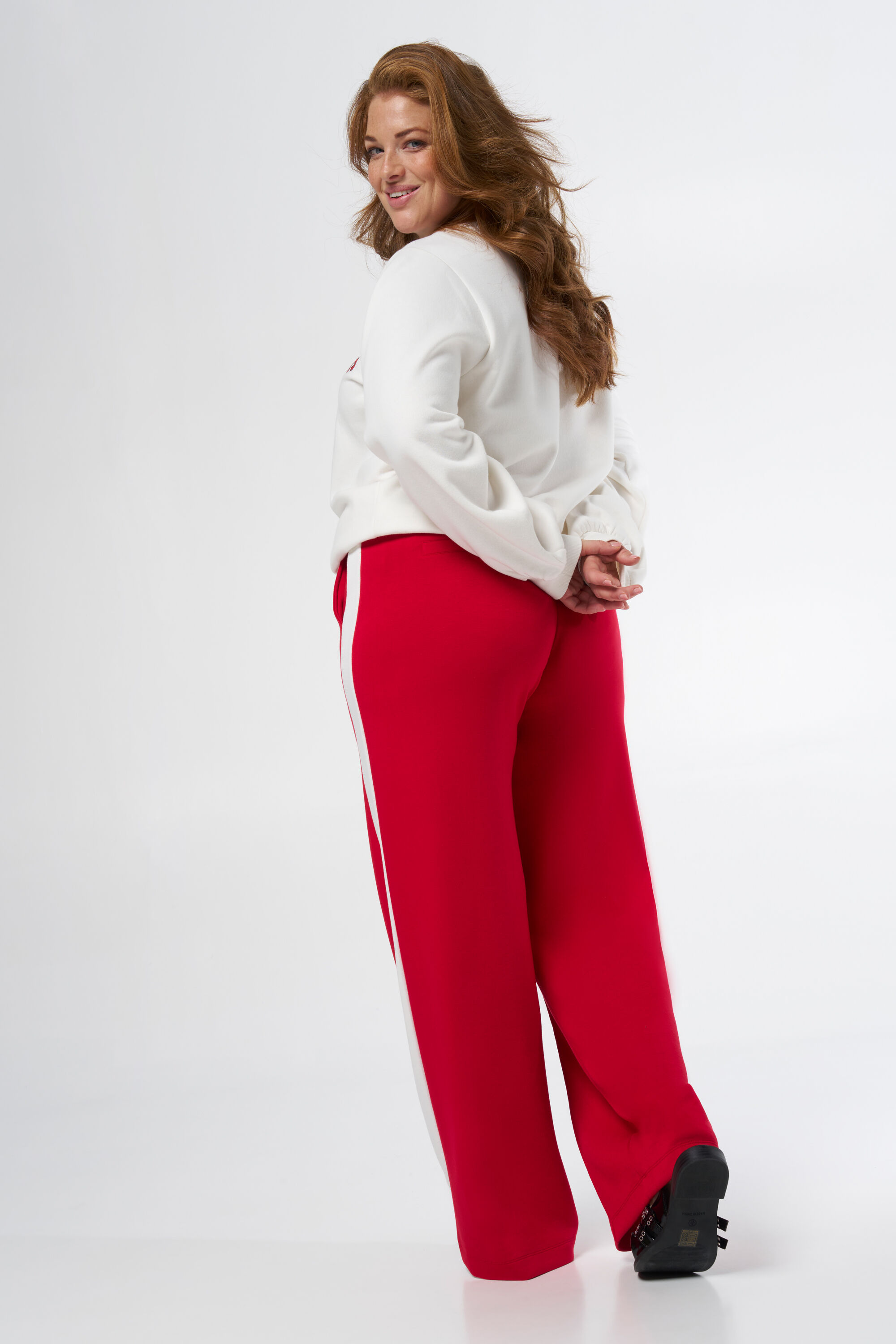 Sportliche Hosen image number 6