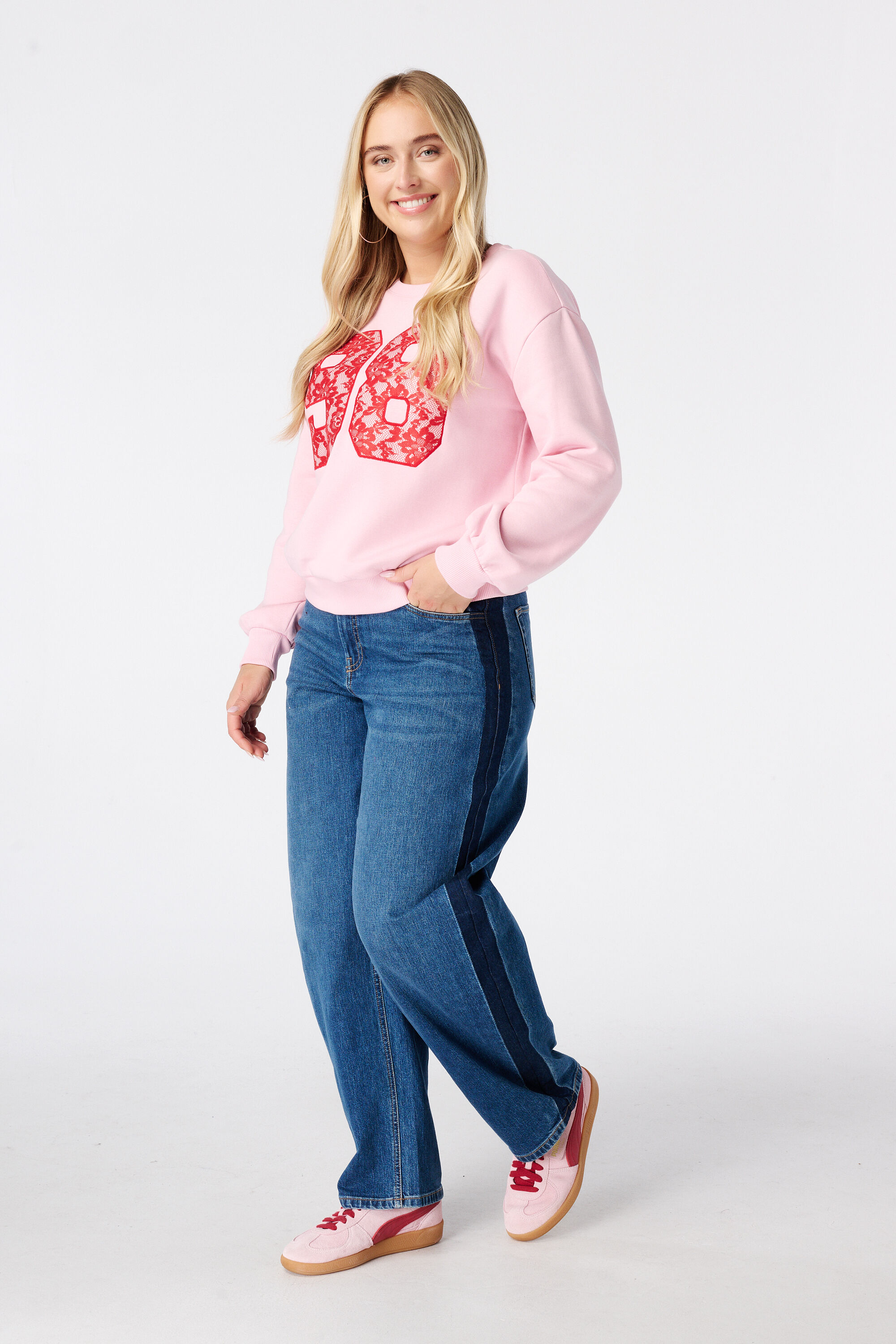 Sweatshirt mit Spitze image number 5