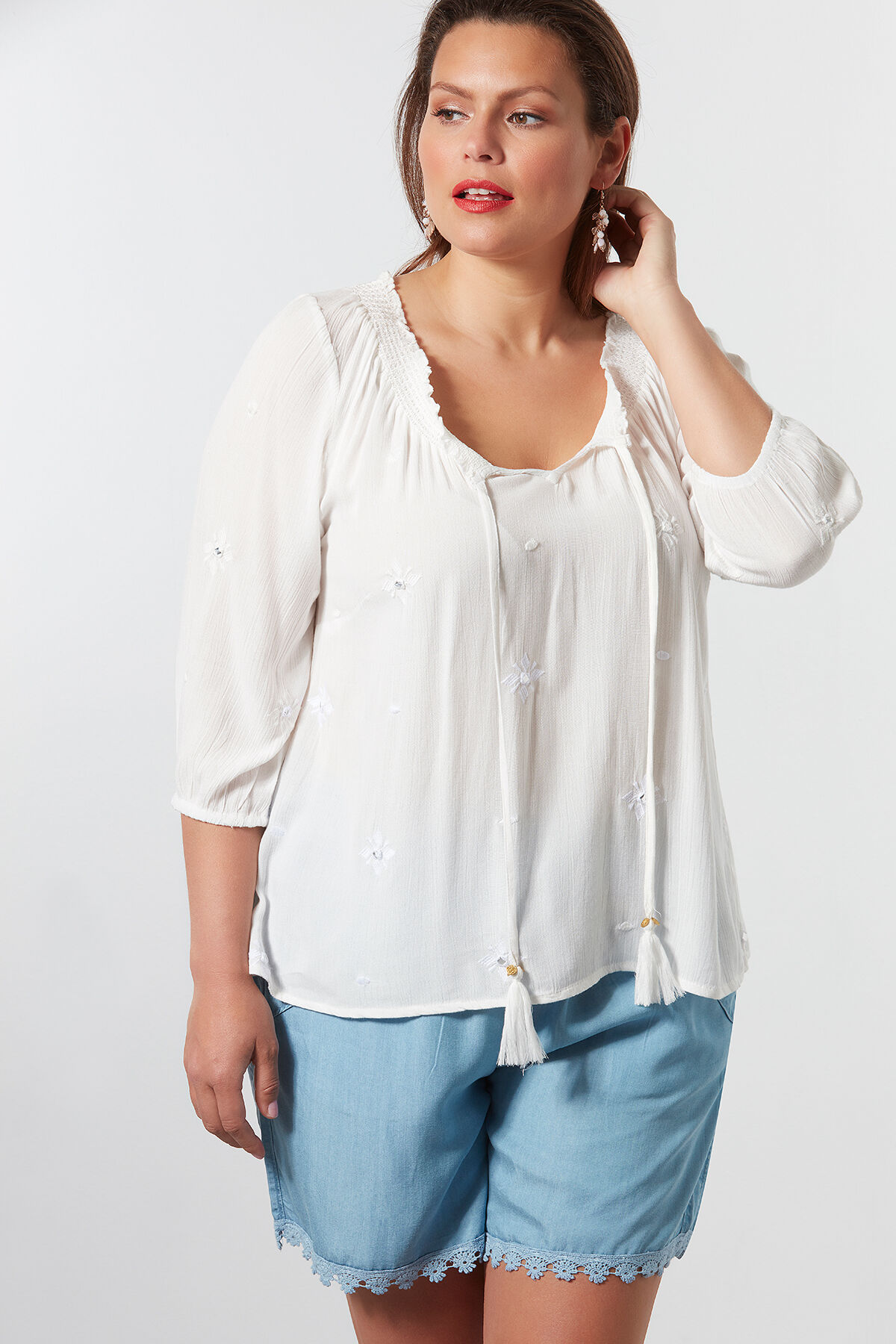 Bluse mit gesmoktem Ausschnitt image number 0