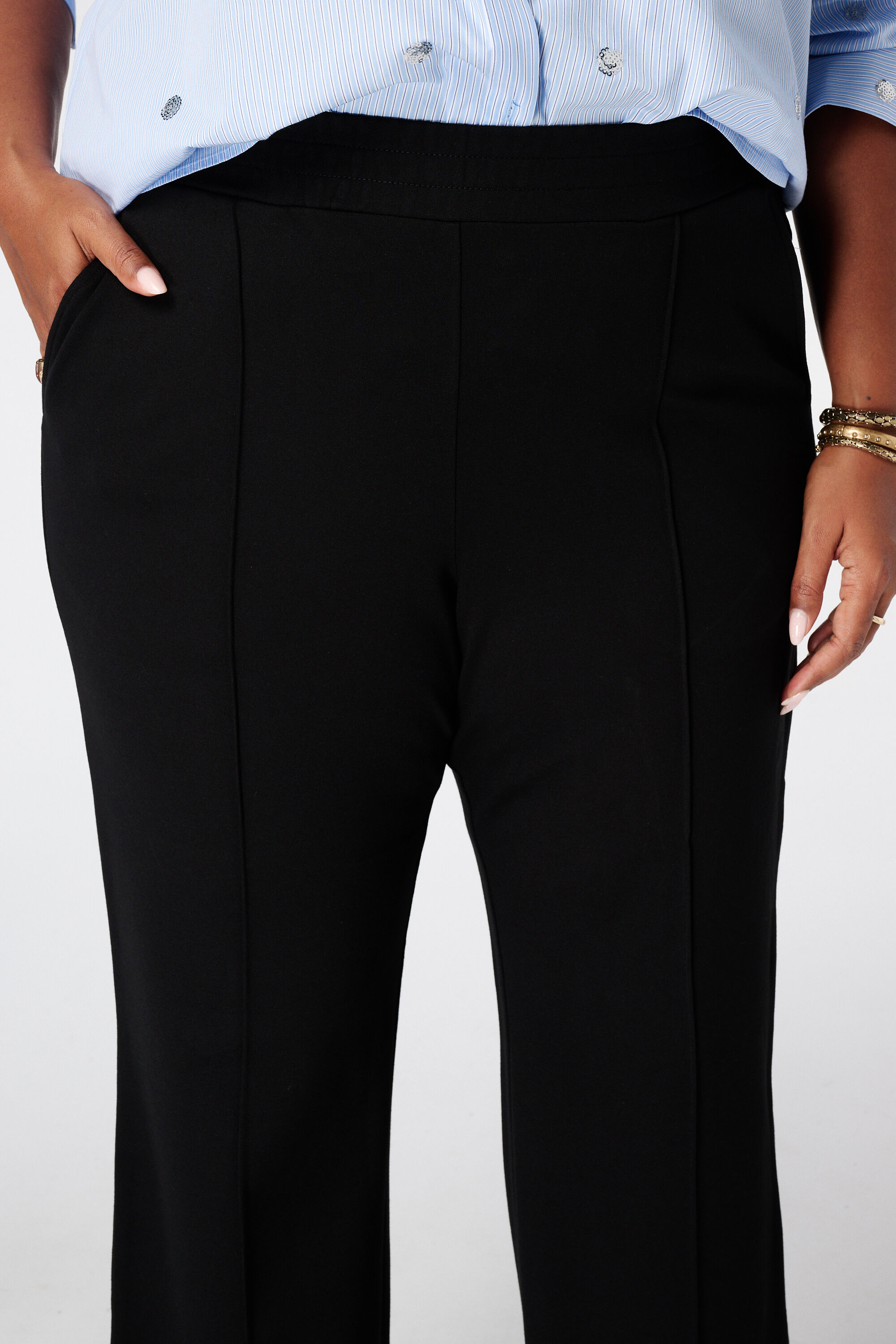 Wide Leg Stoffhose mit elastischem Bund image number 4