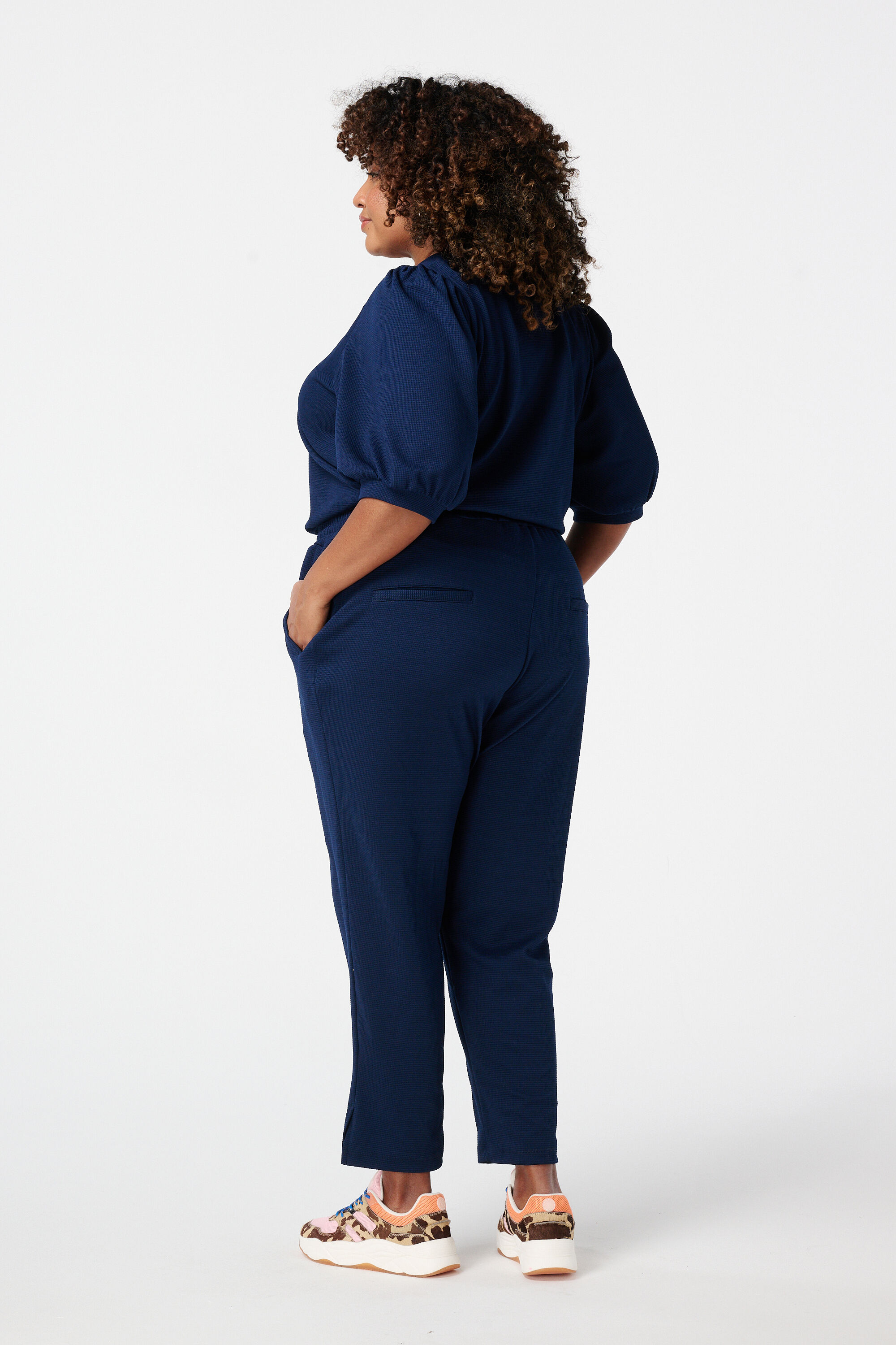 Hose mit elastischem Bund image number 3