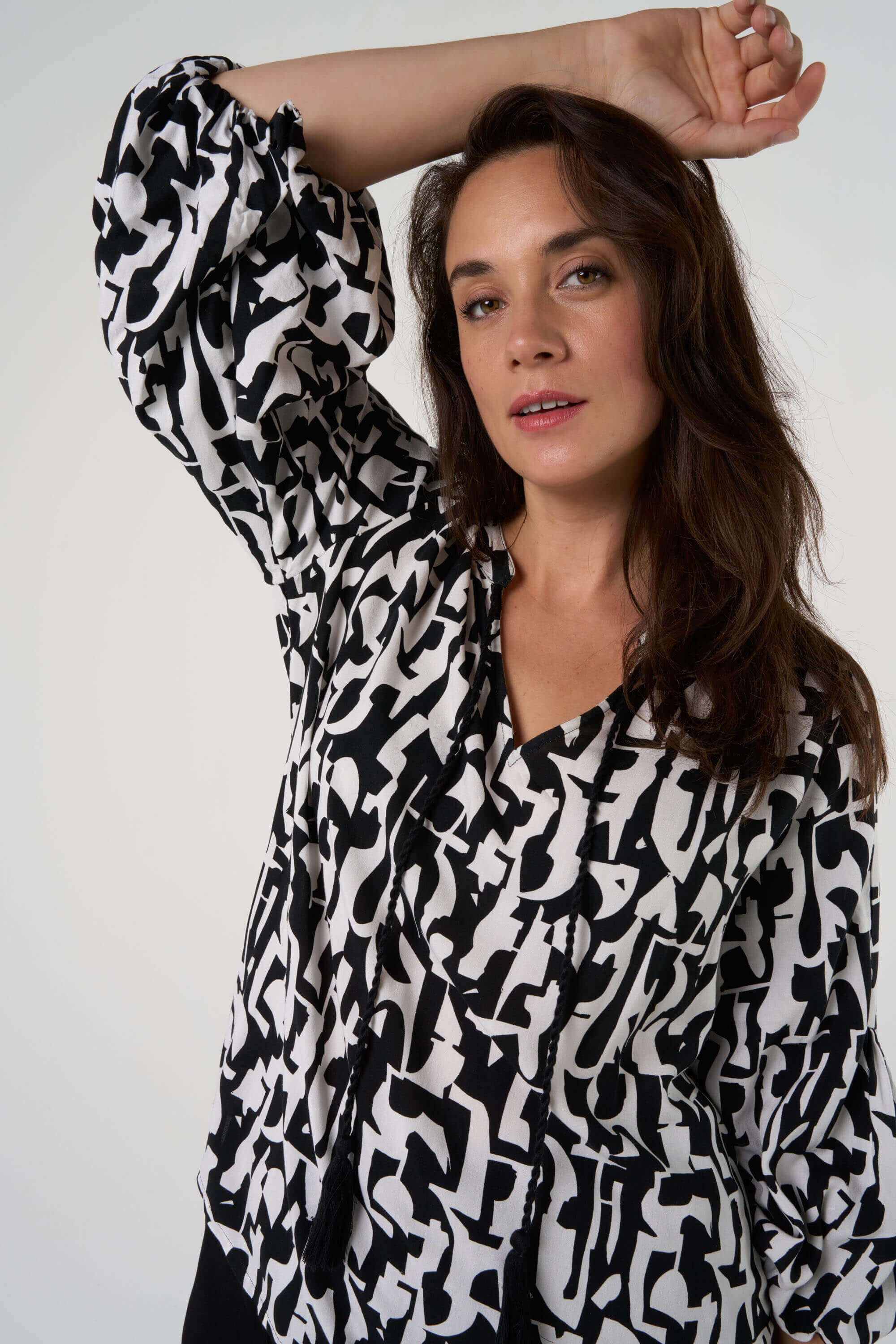Bluse mit Grafik-Print image number 6