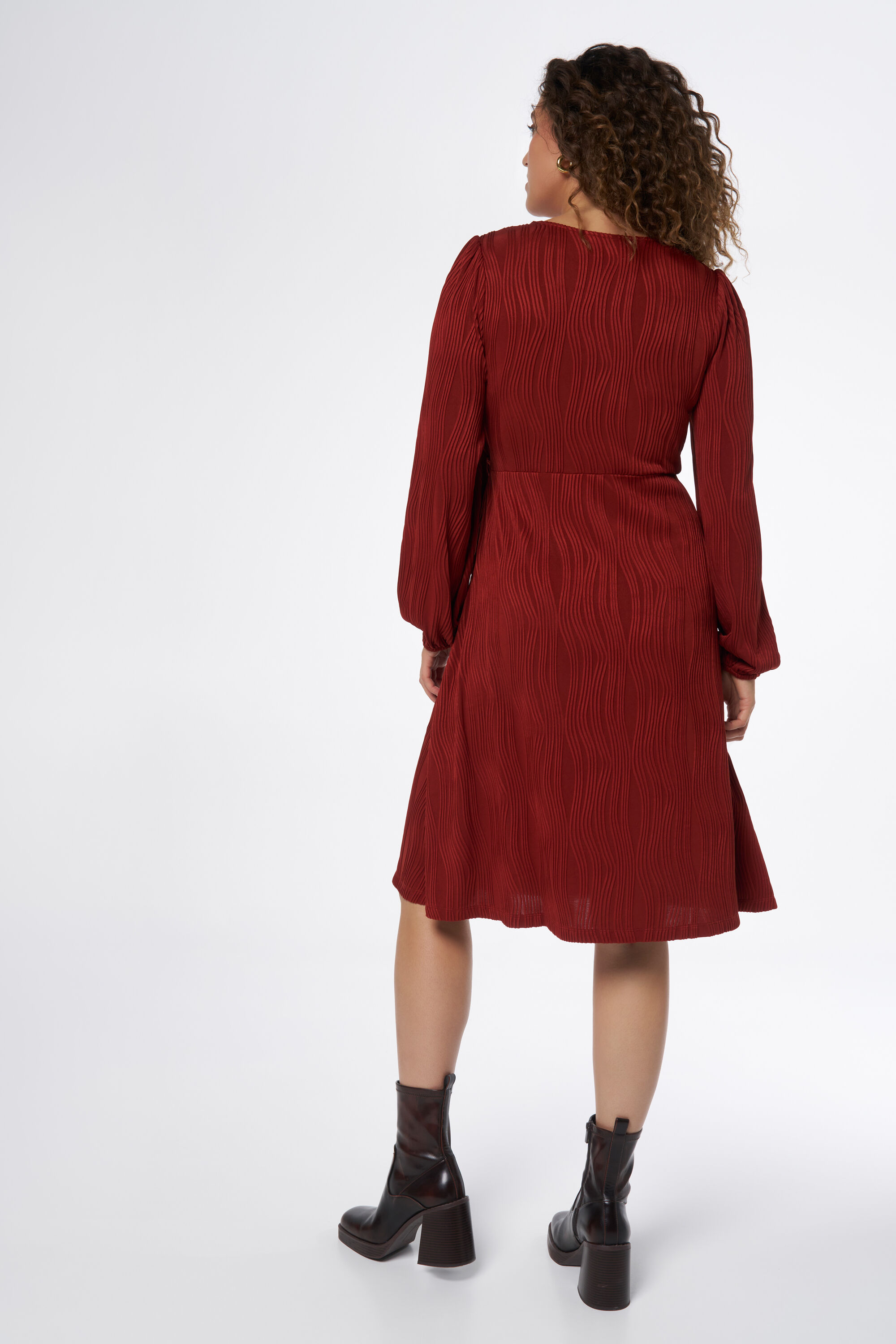 Texturiertes Wickelkleid image number 3