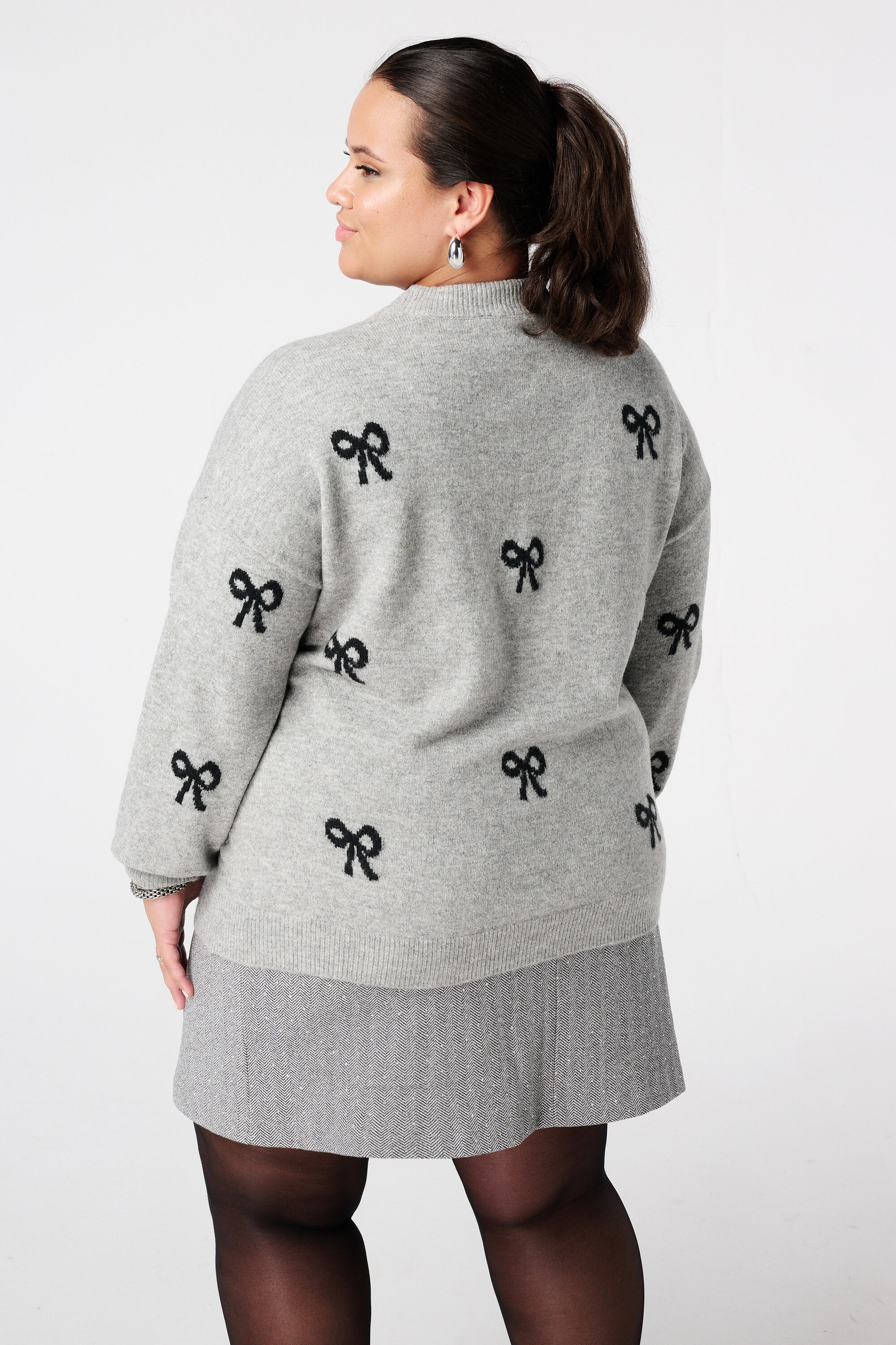 Pullover mit Schleifenprint image number 3