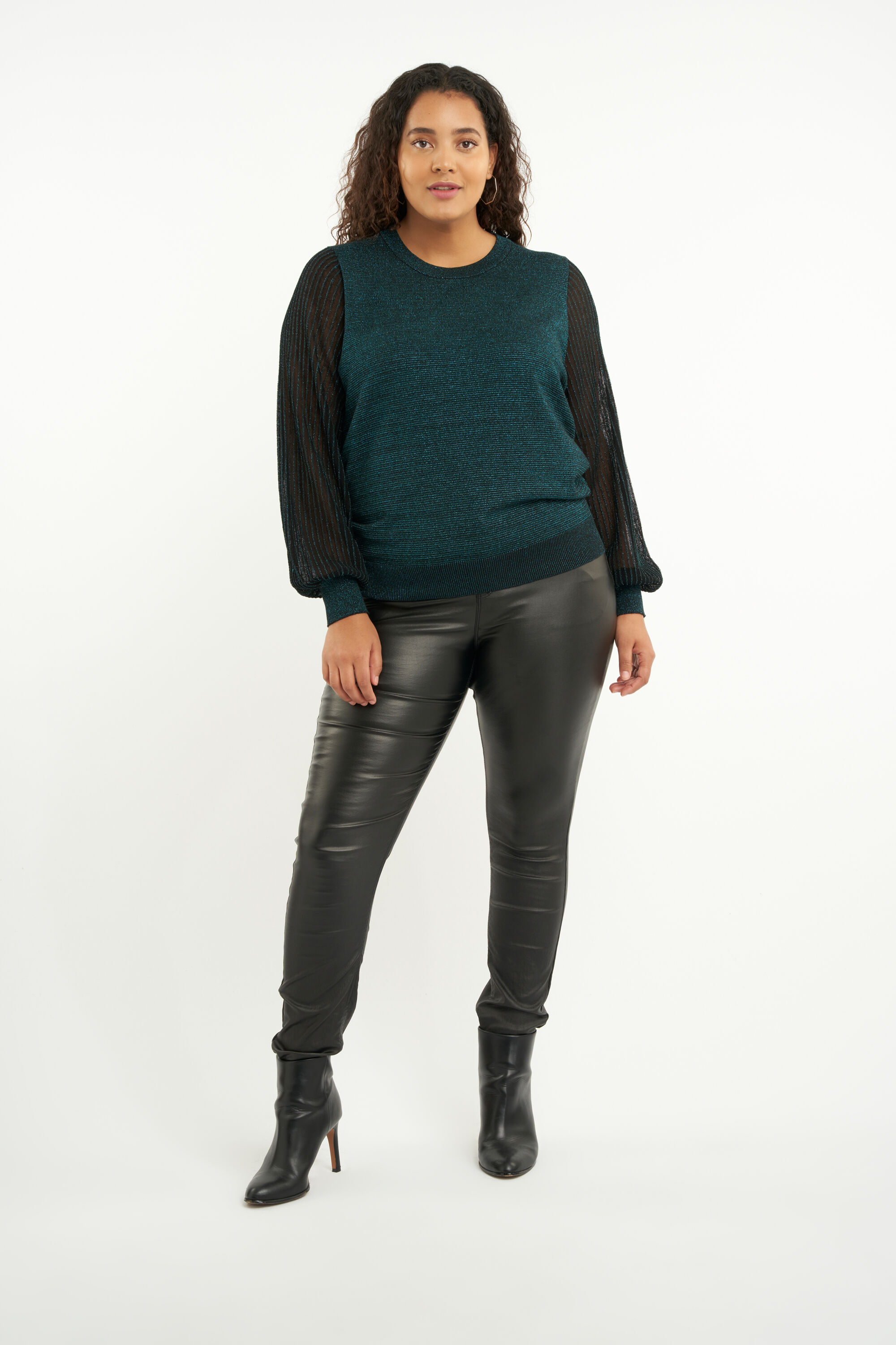 Pullover mit Glitzerdetail image number 7