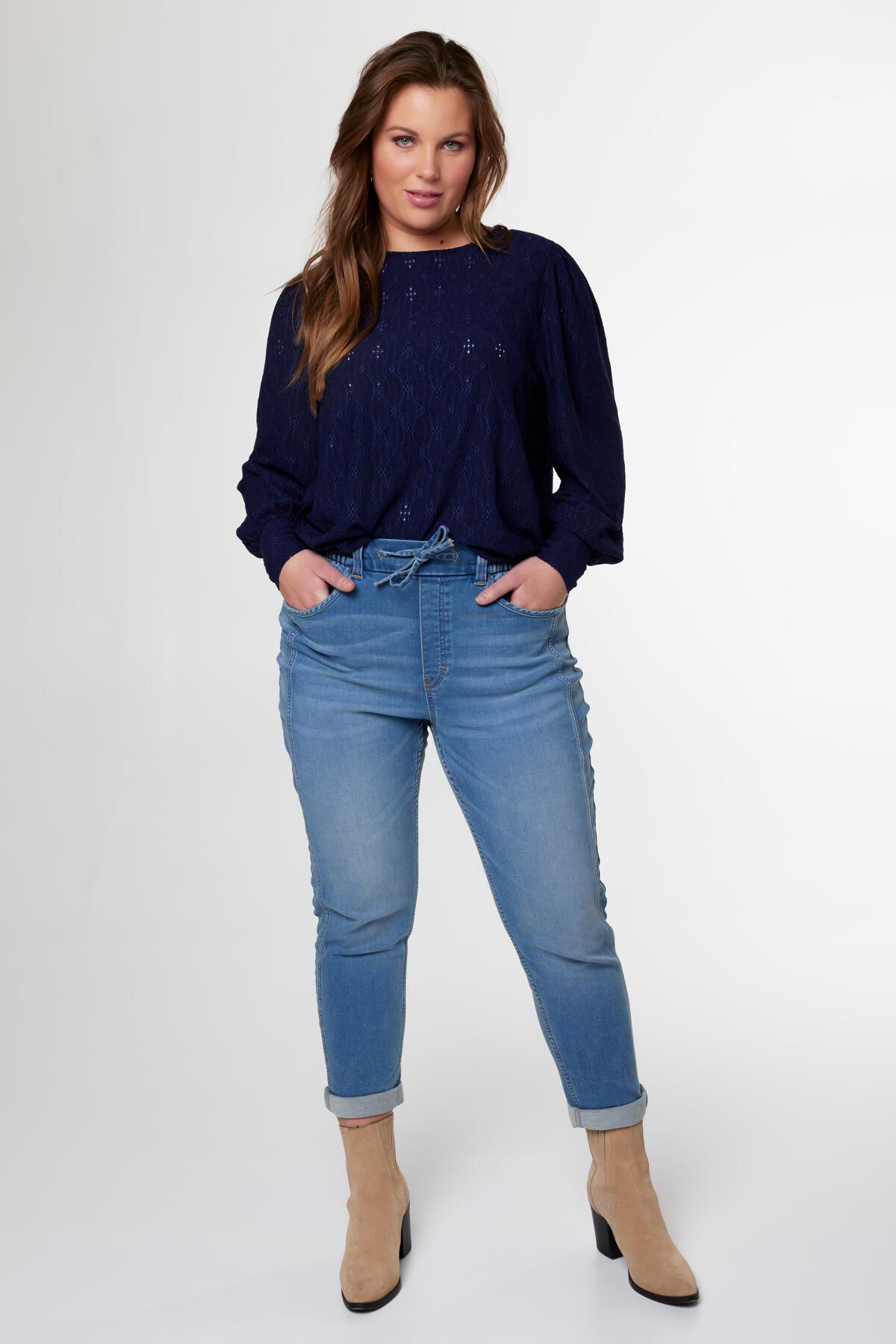 Top mit Stickereien image number 5