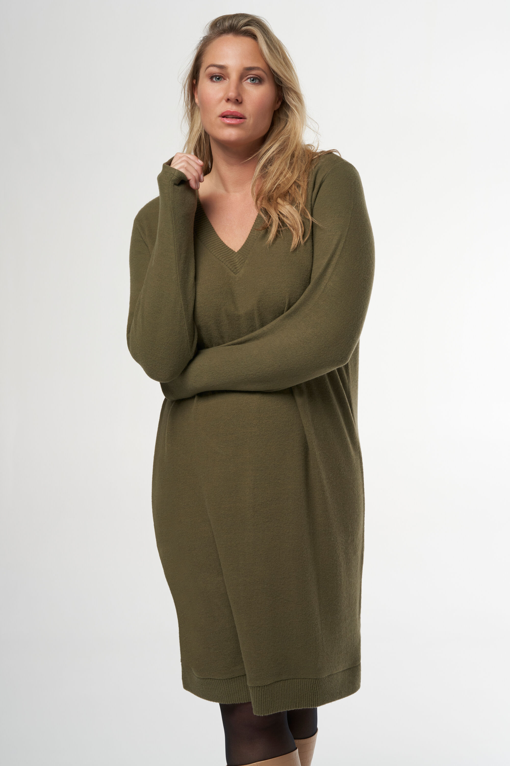 Weit geschnittenes Kleid aus weichem Stoff image number 5