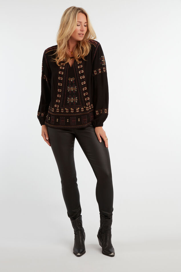 Bluse mit Stickereien image number 3