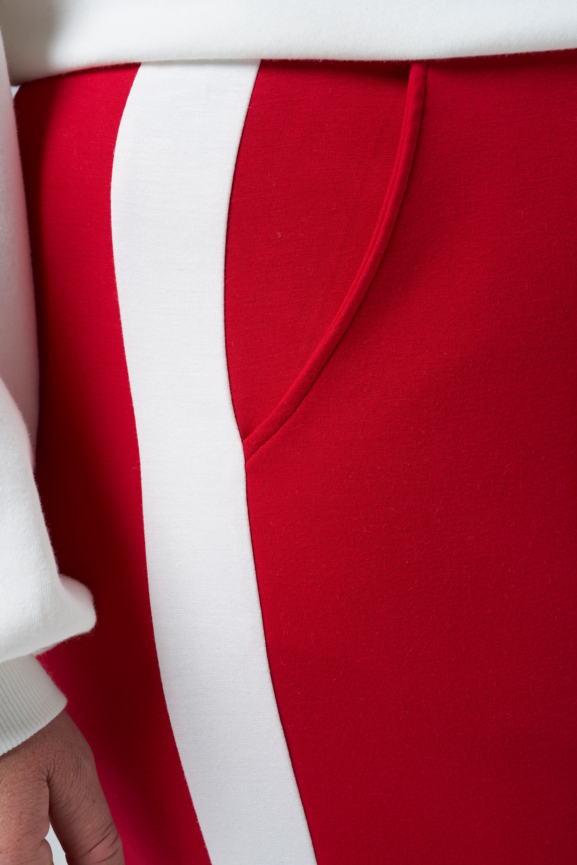 Sportliche Hosen image number 4