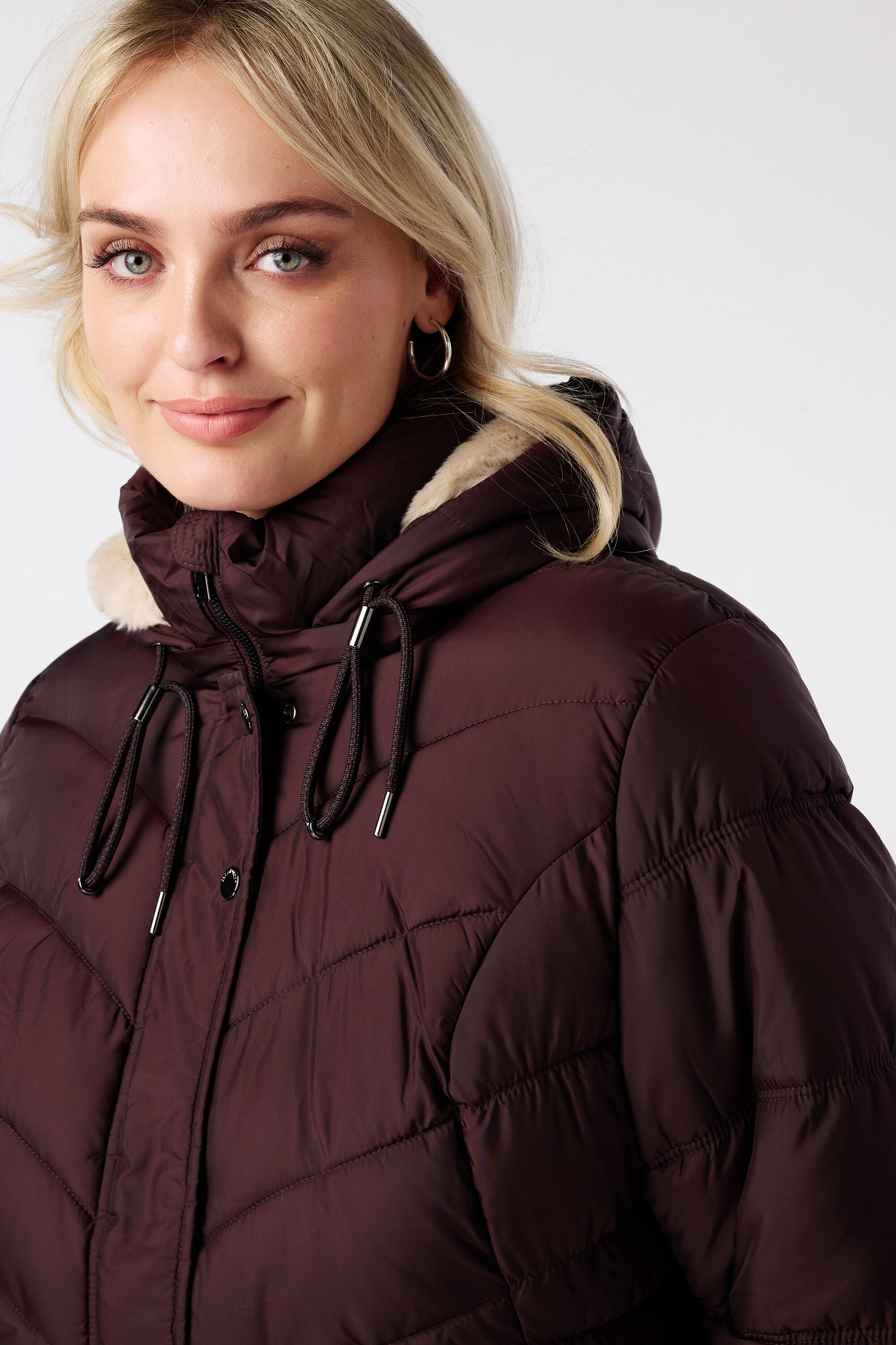 Gesteppte Jacke mit Kapuze image number 4