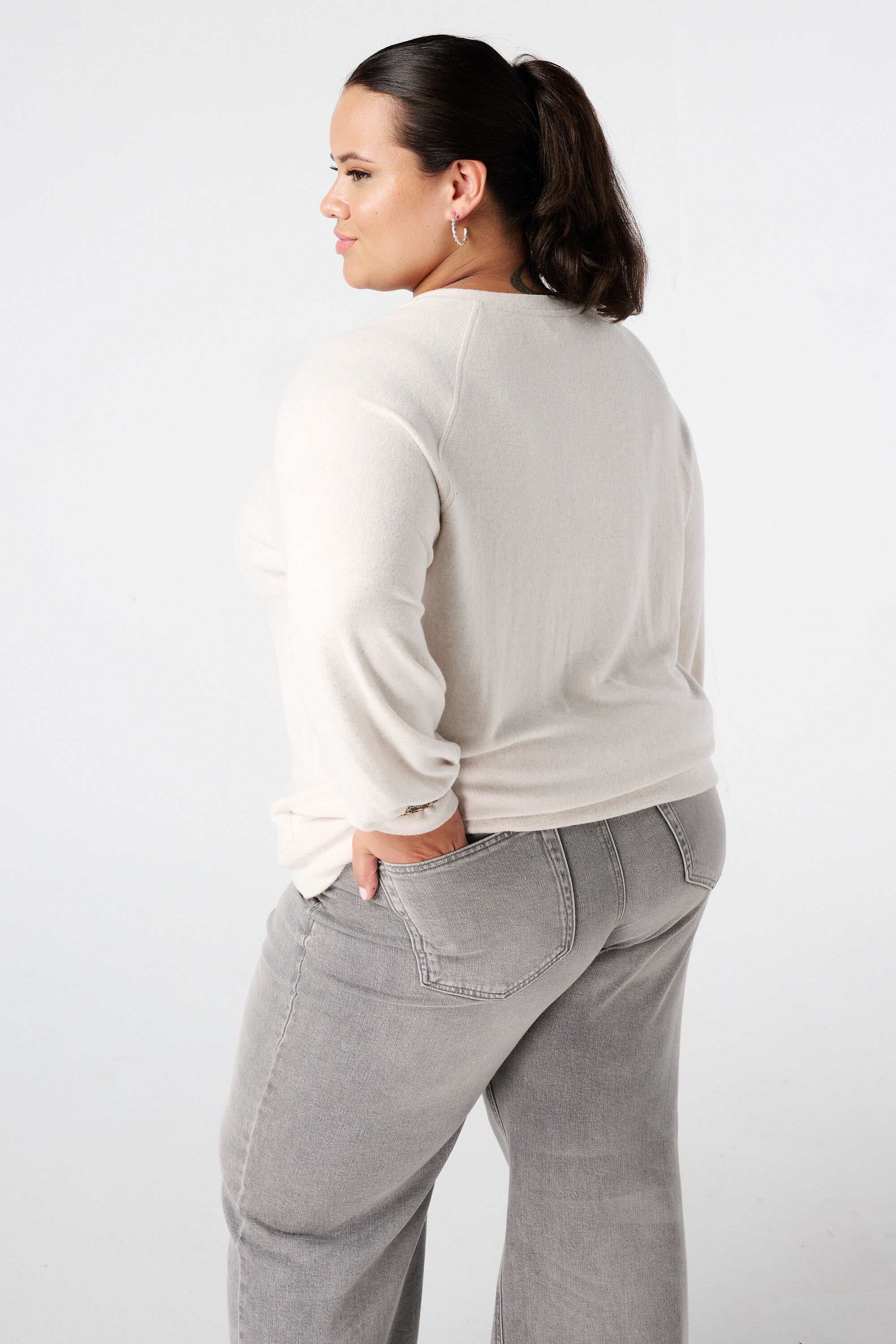 Velours-Pullover mit Strasskn&ouml;pfen image number 3