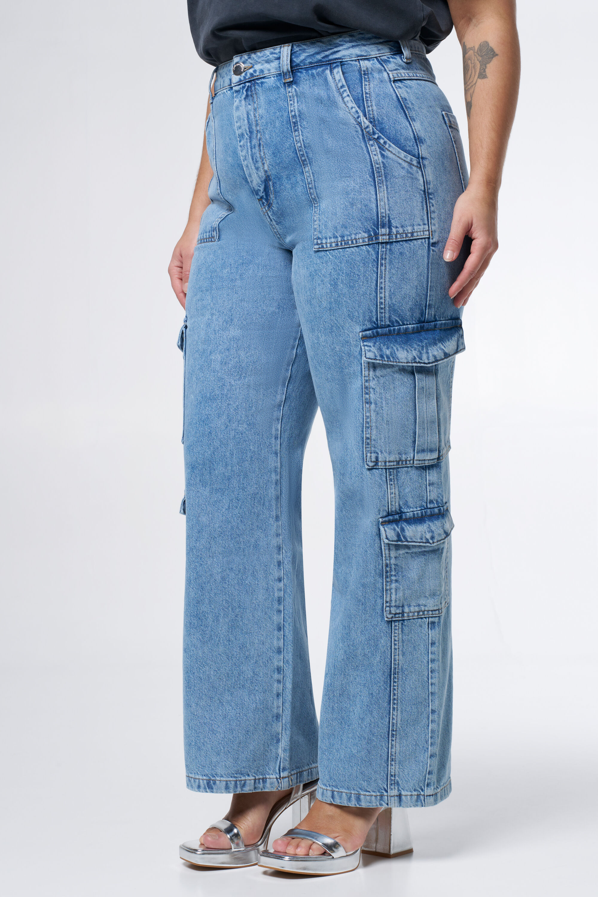 Cargo-Jeans mit weitem Bein image number 4