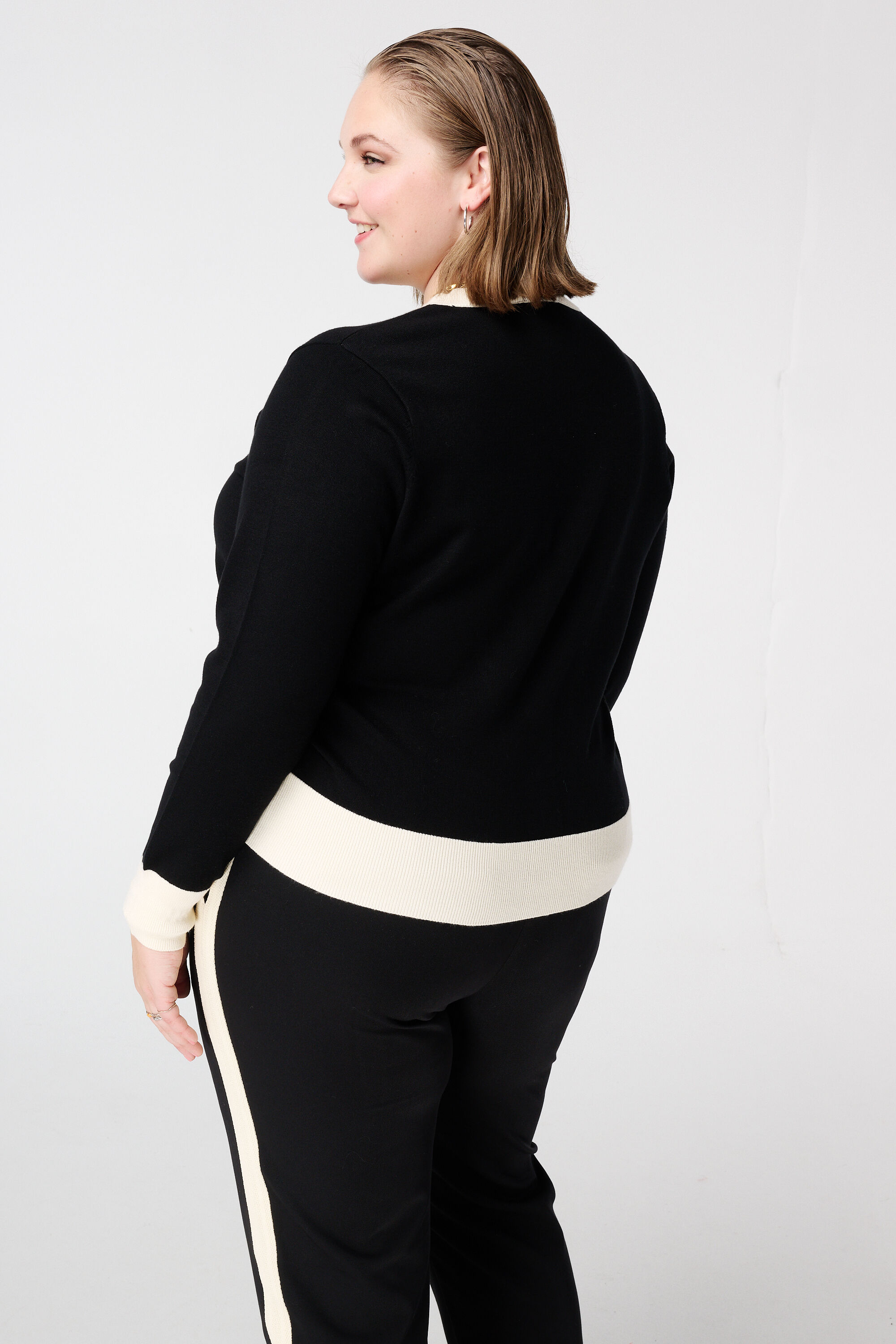 Strickjacke mit Knopfleiste image number 3