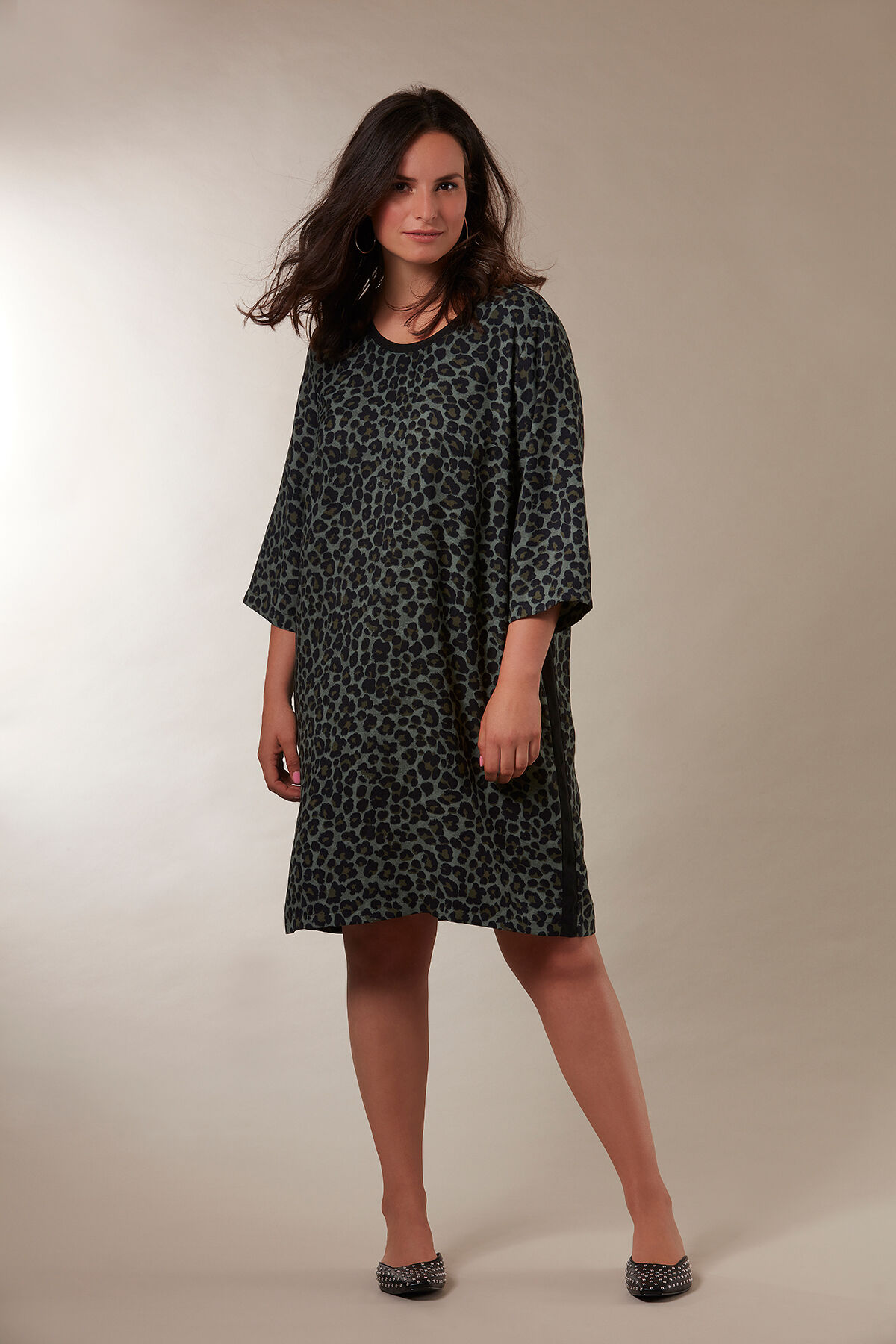 Kleid mit Leoparden-Print und sportiven Streifen image number 4