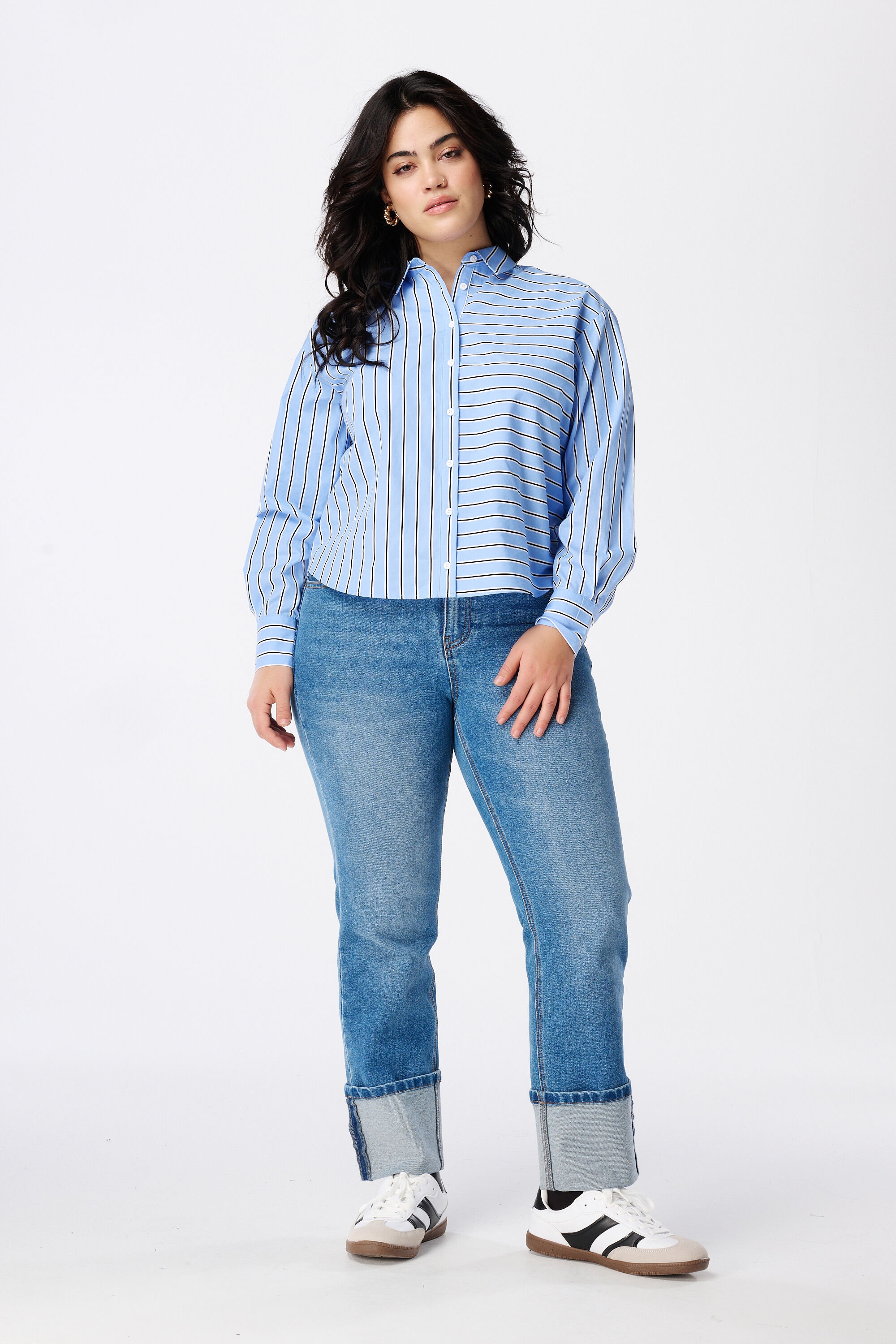 Kurze Bluse mit Streifen image number 5