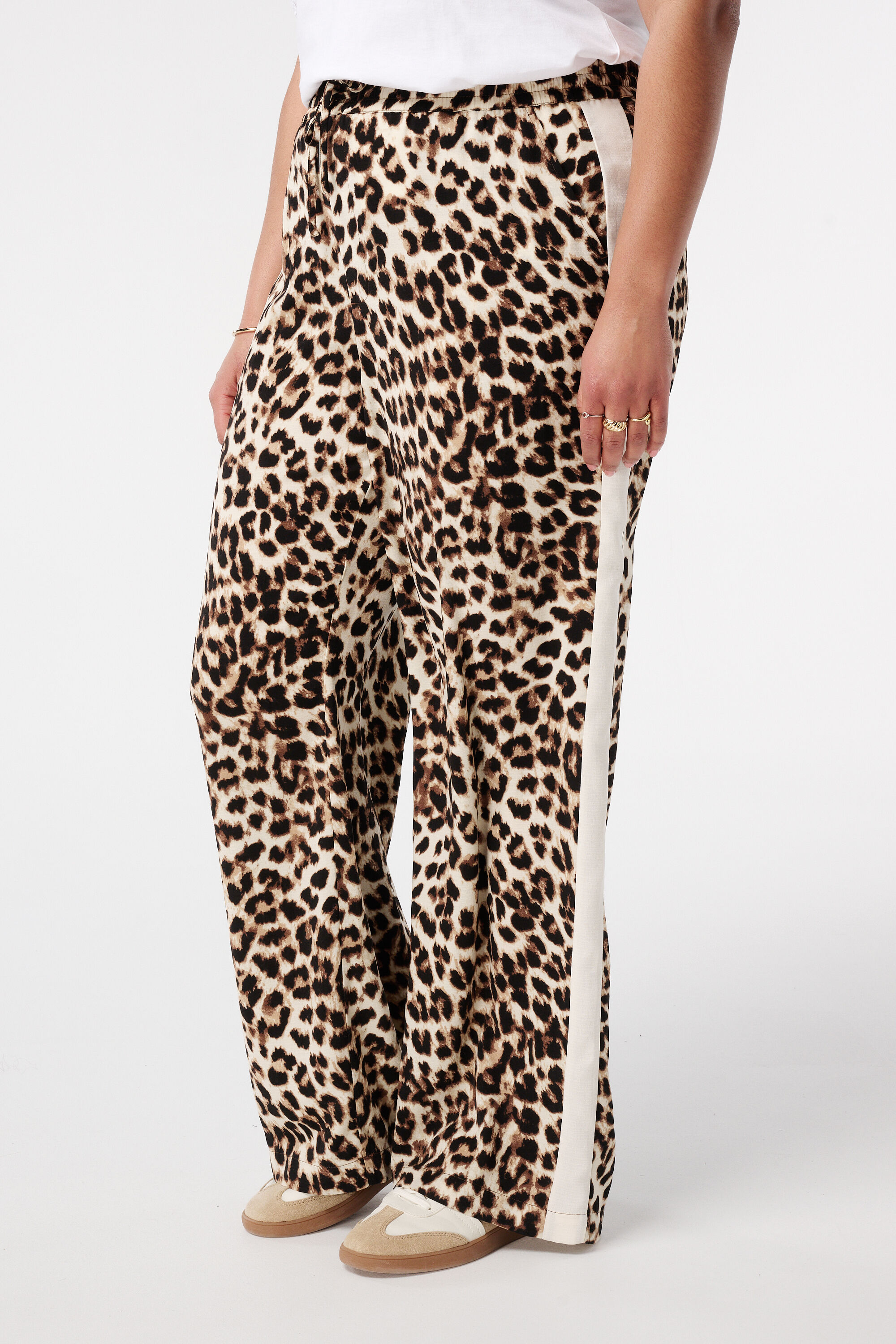 Hose mit Leopard-Print und Kontraststreifen  image number 5