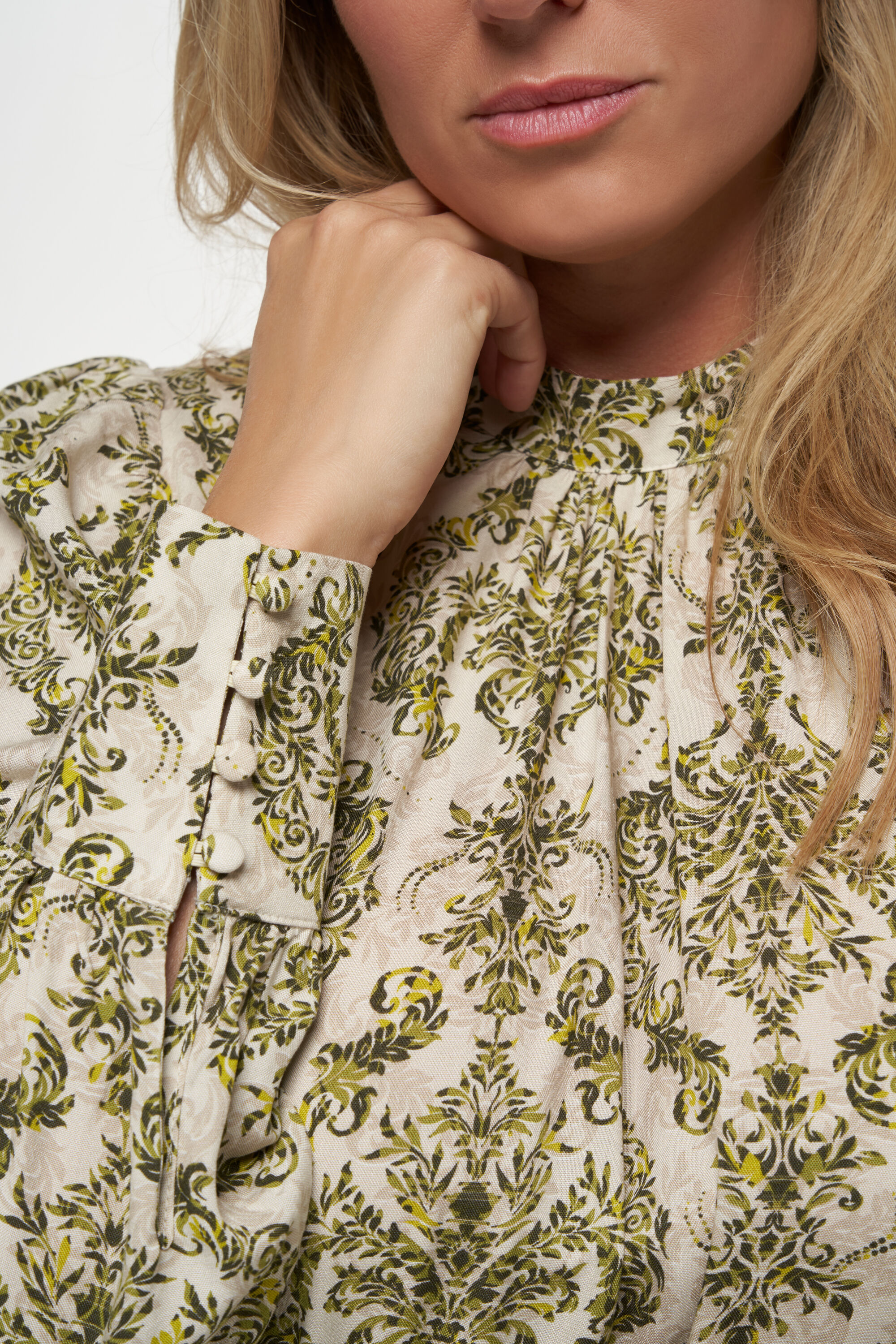 Bluse mit Ornament-Print image number 4