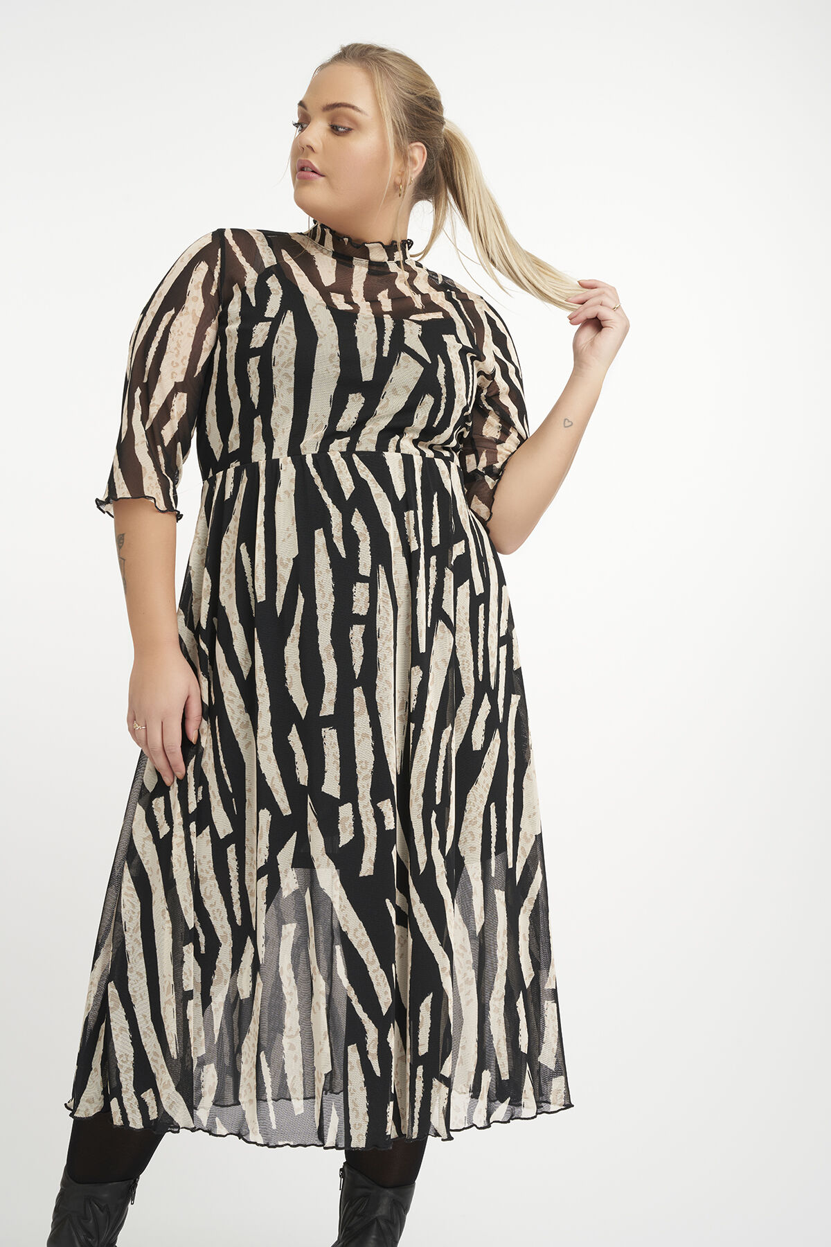 Kleid aus halb durchsichtigem Stoff image number 6