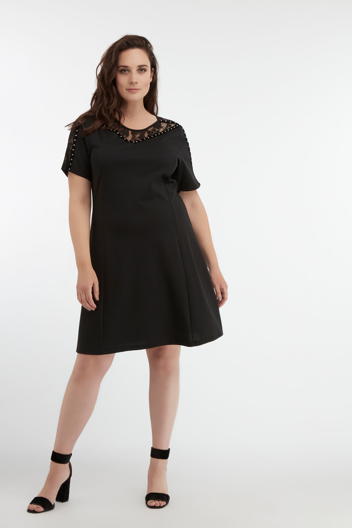 Kleid mit Spitzenkragen image number 5