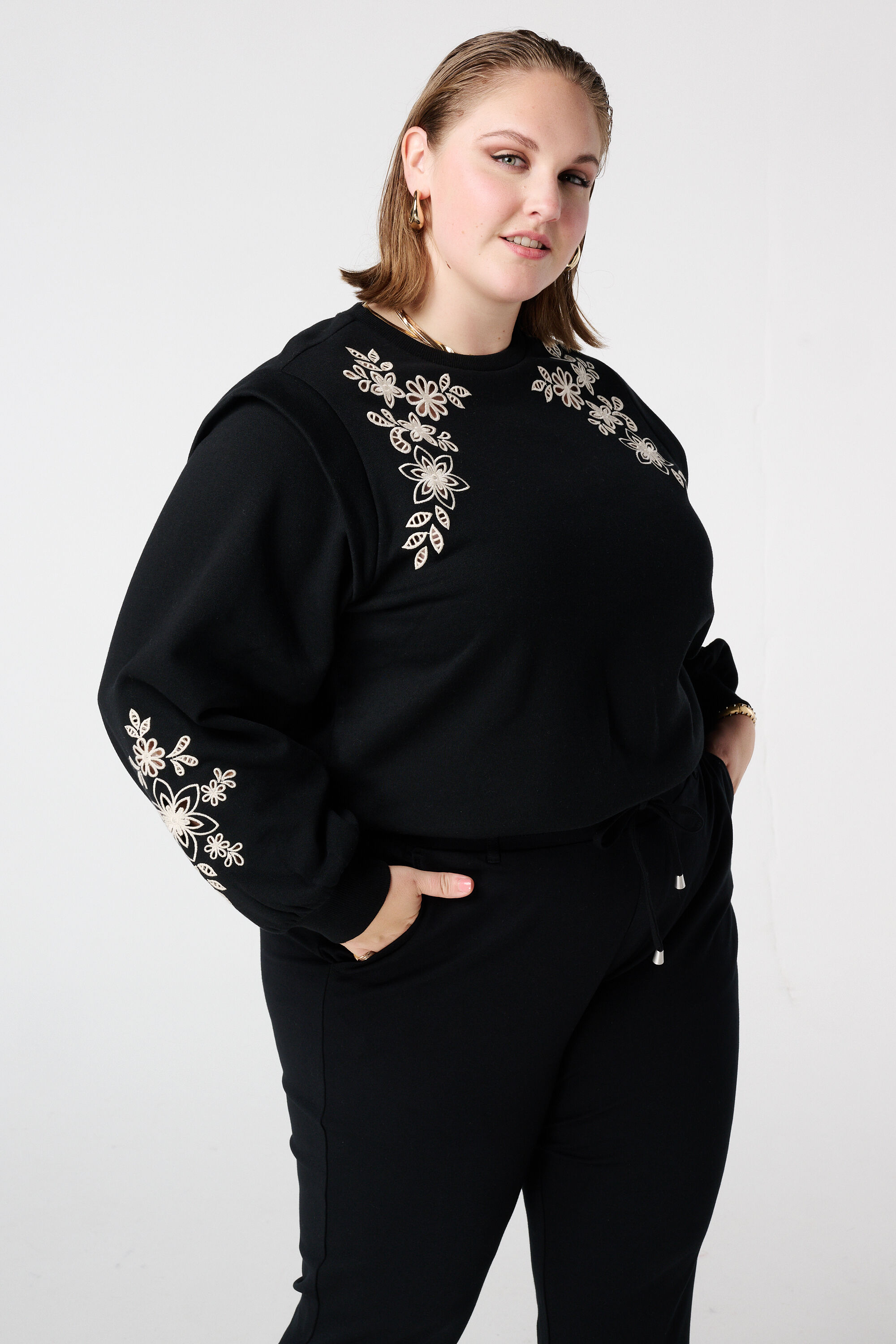 Sweatshirt mit durchbrochener Stickerei