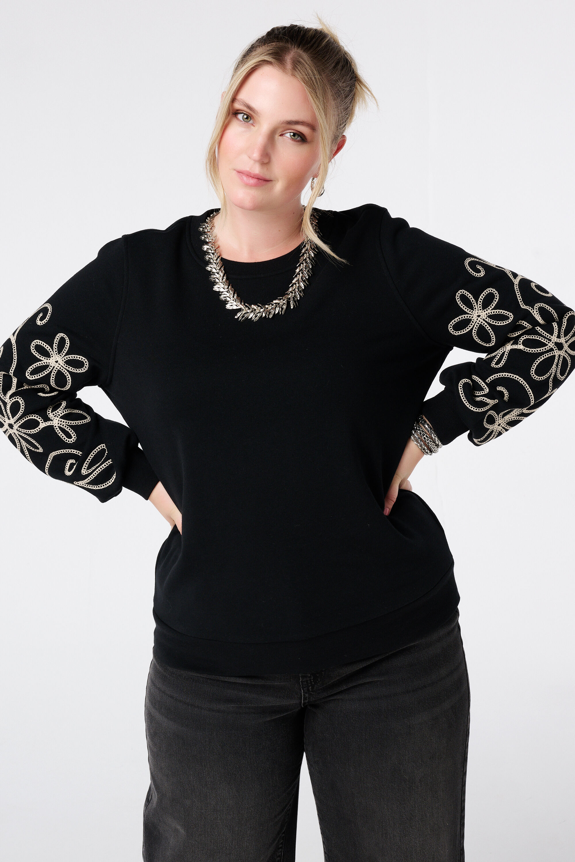 Pullover mit Stickdetails