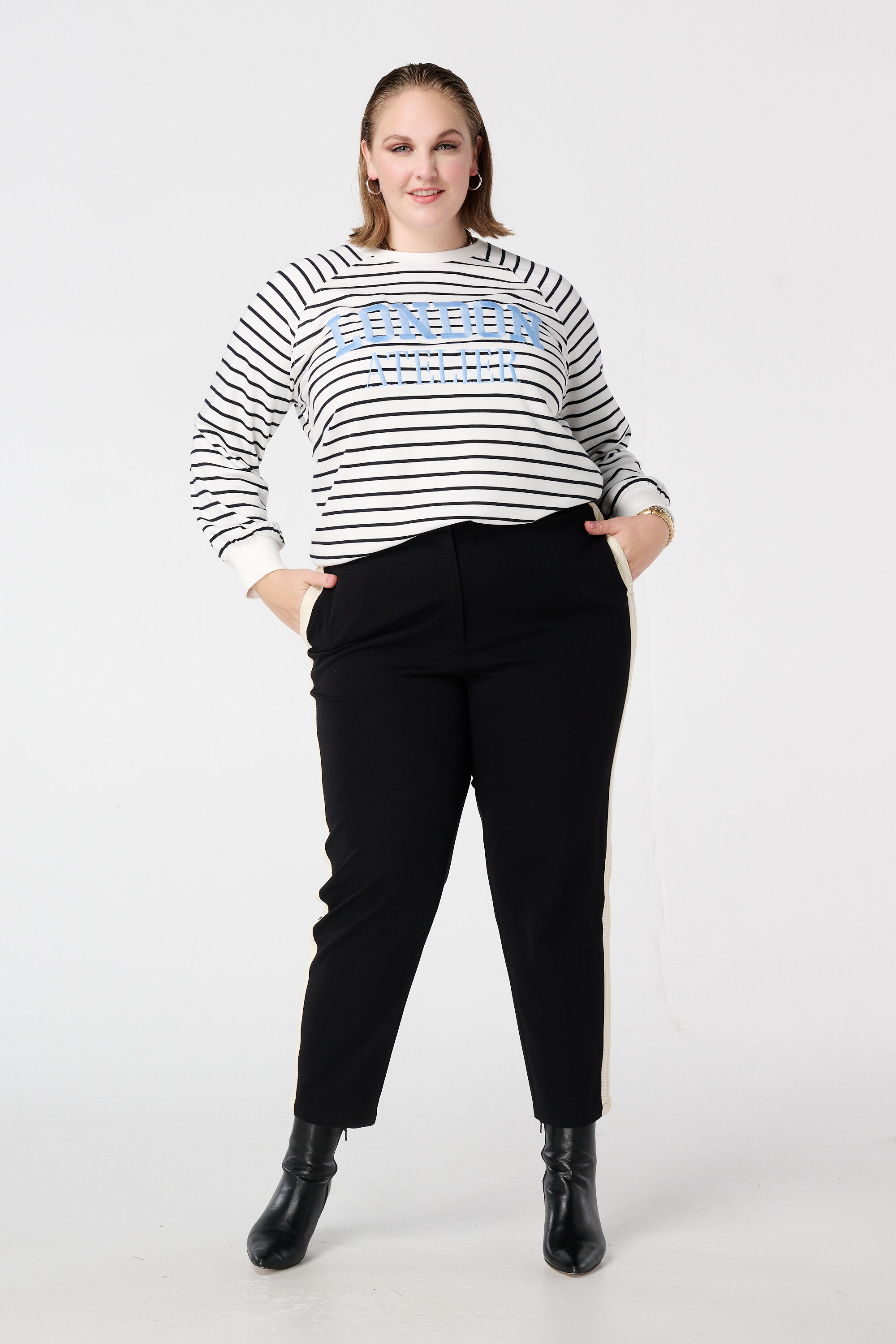 Gestreiftes Sweatshirt mit Schriftzug image number 5