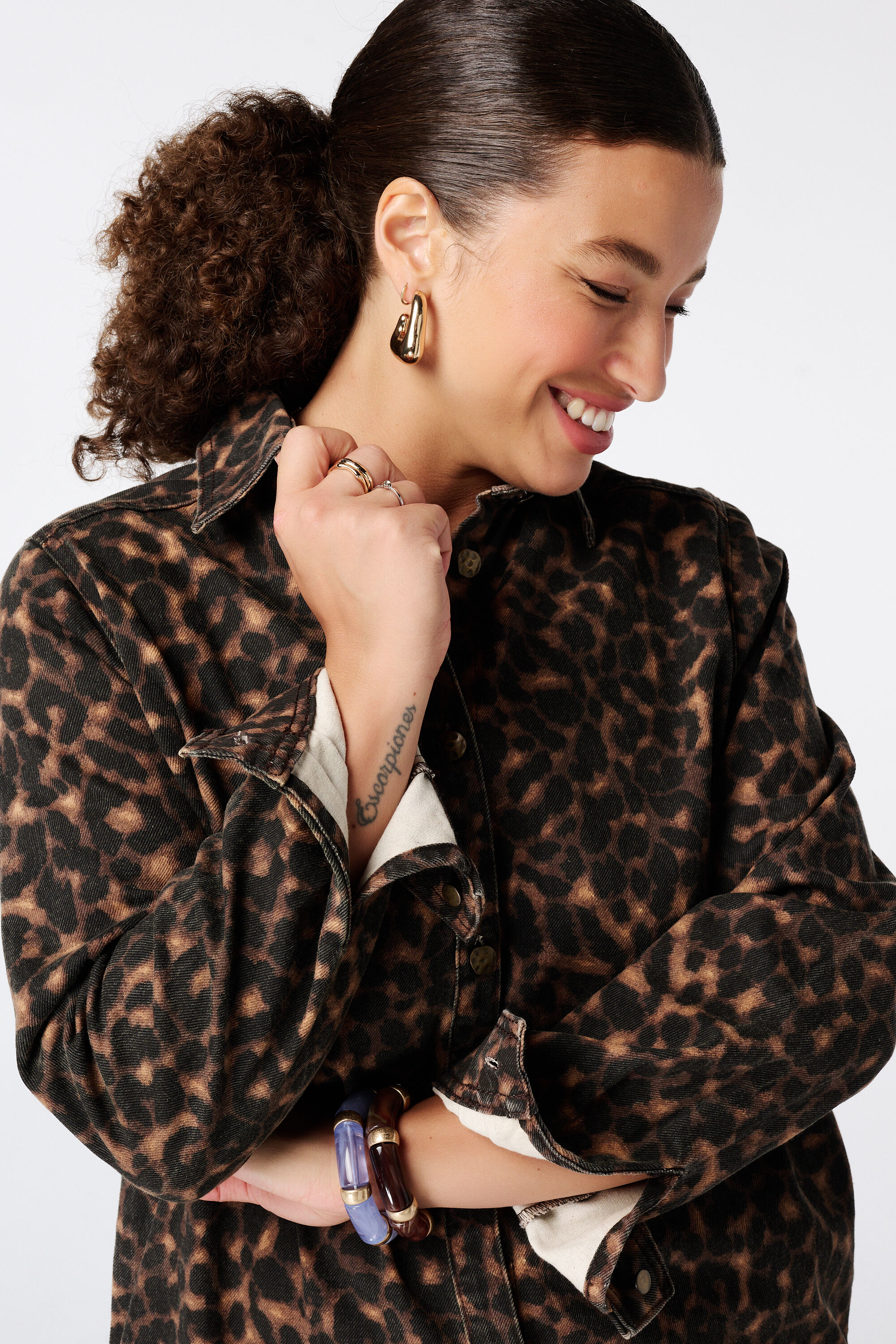 Jeanskleid mit Animalprint image number 4