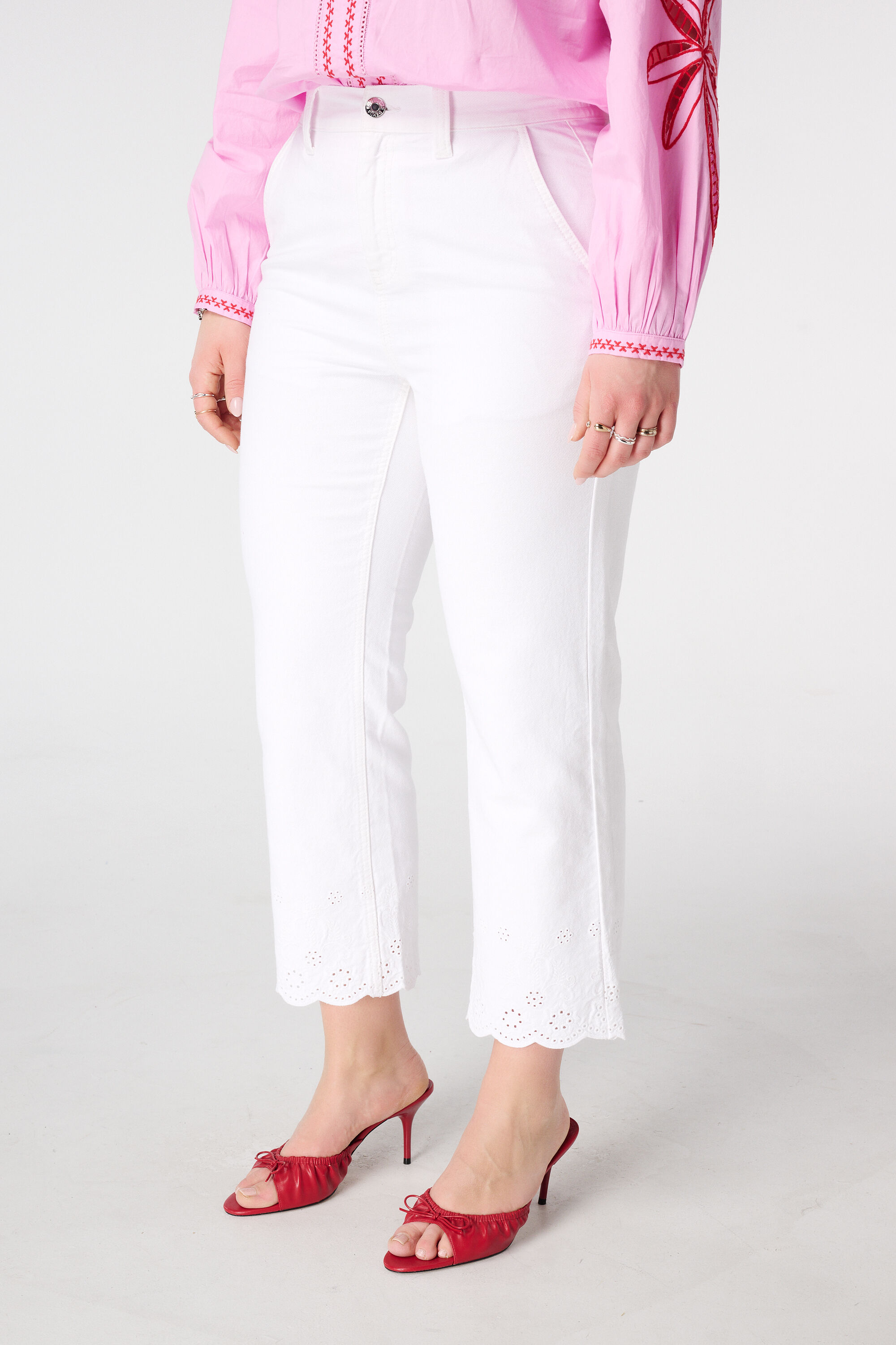 Straight Leg Jeans mit bestickten Beinabschl&uuml;ssen image number 5