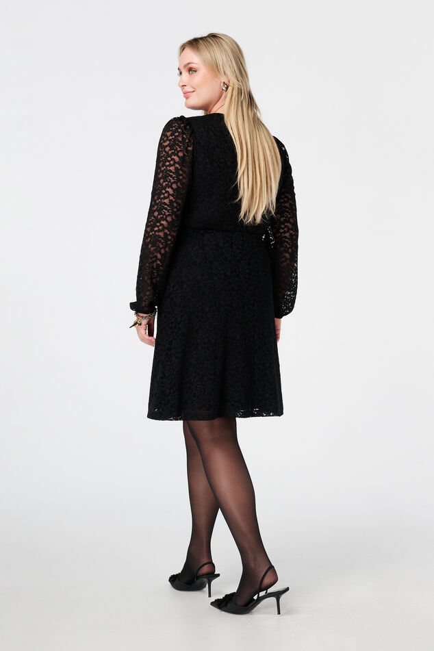 Kleid aus Spitze mit Knopfdetail image number 3