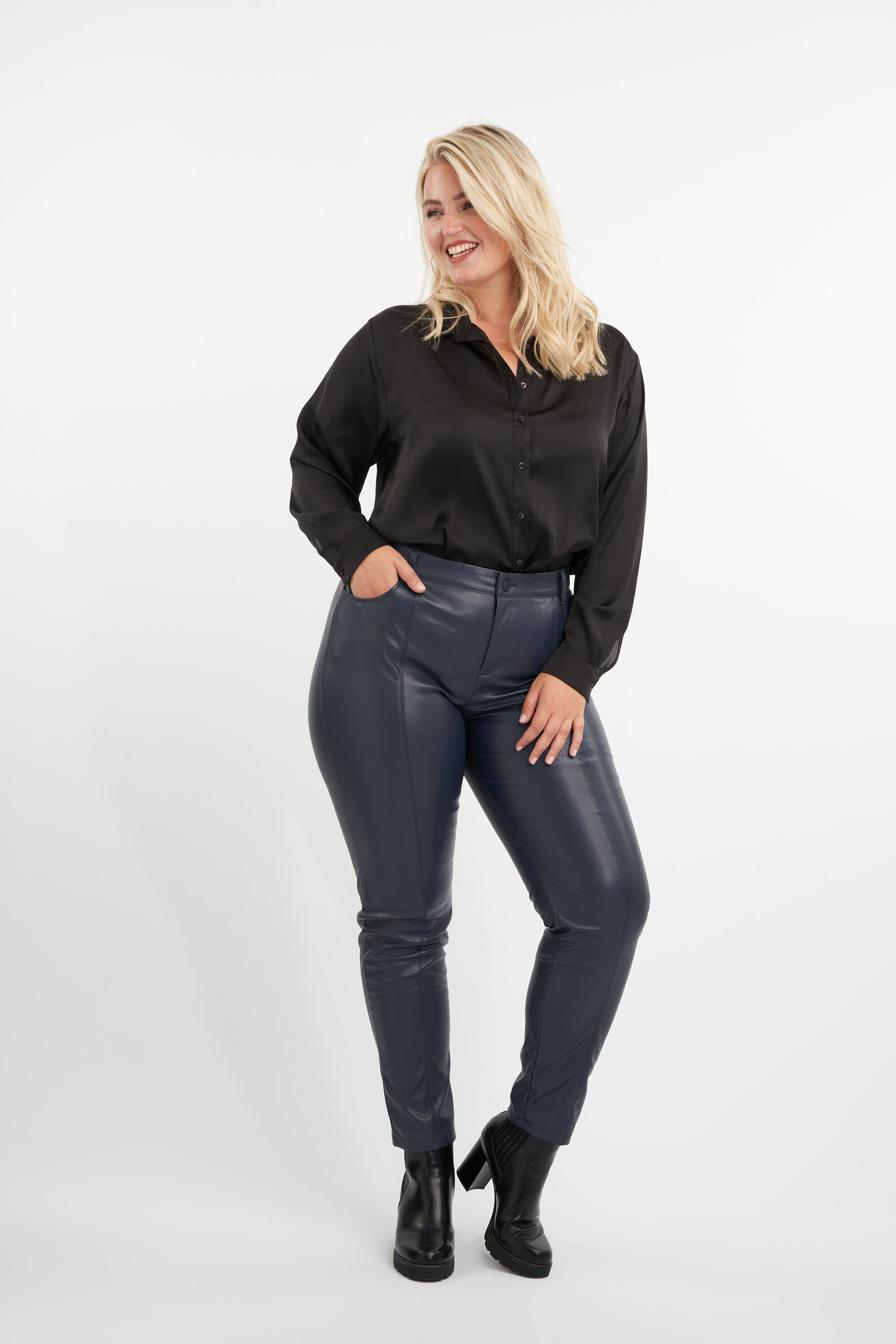 Kunstlederhose image number 4