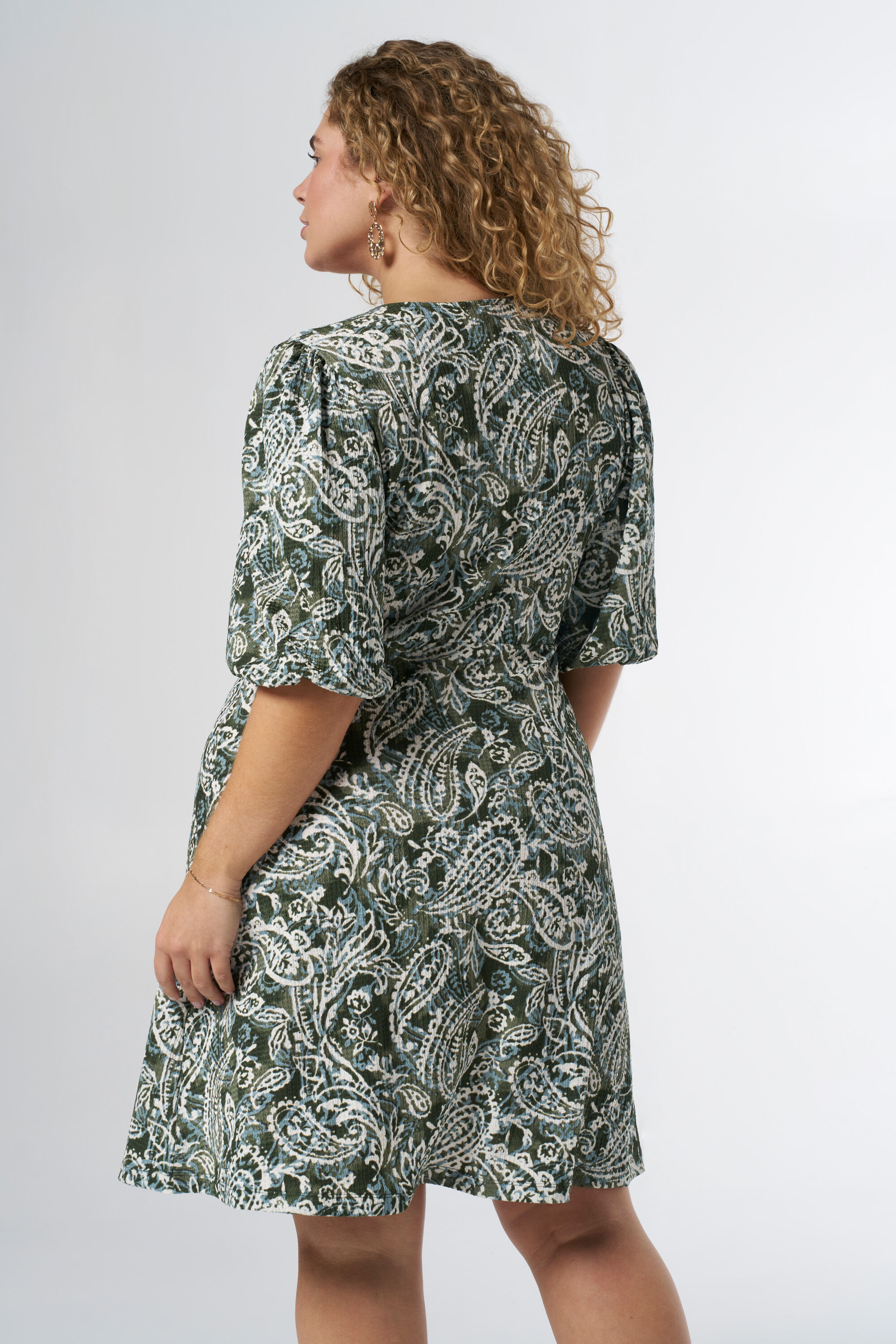 Kleid mit umgeschlagenem Detail image number 3