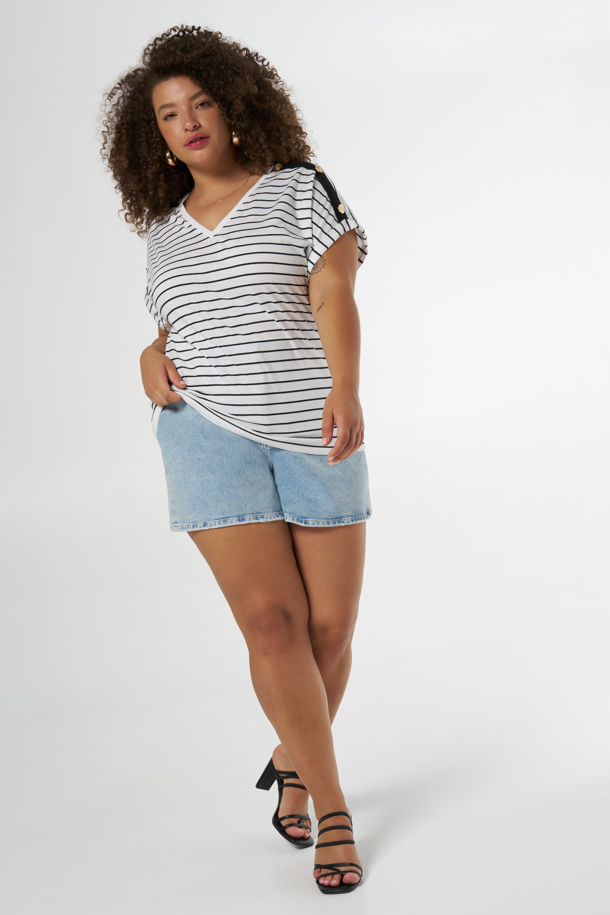 T-Shirt mit Kn&ouml;pfen  image number 5