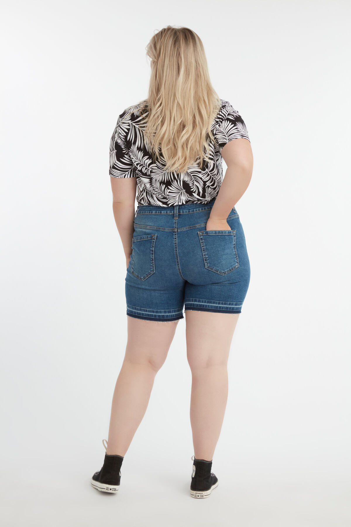 Denim-Shorts mit ausgefranstem Saum image number 4