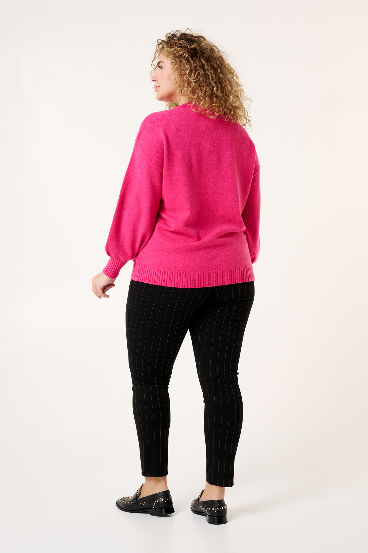 Feinstrick-Pullover mit V-Ausschnitt  image number 3