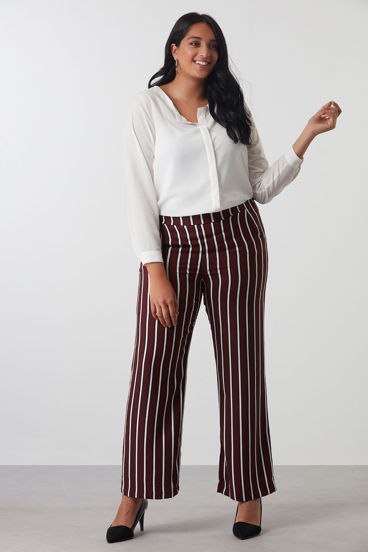 Gestreifte Hose mit weitem Bein image number 6