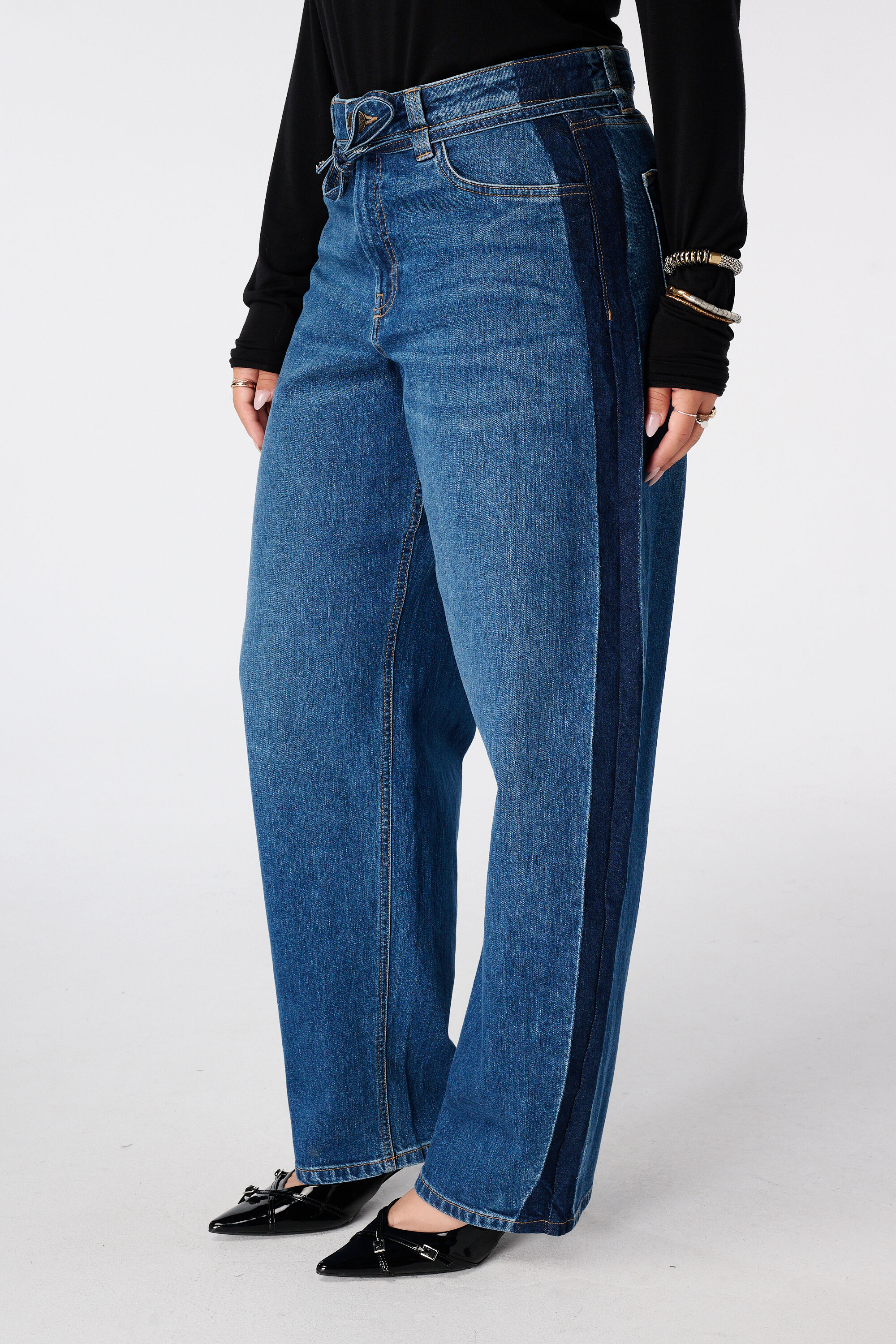 Barrel Jeans image number 5