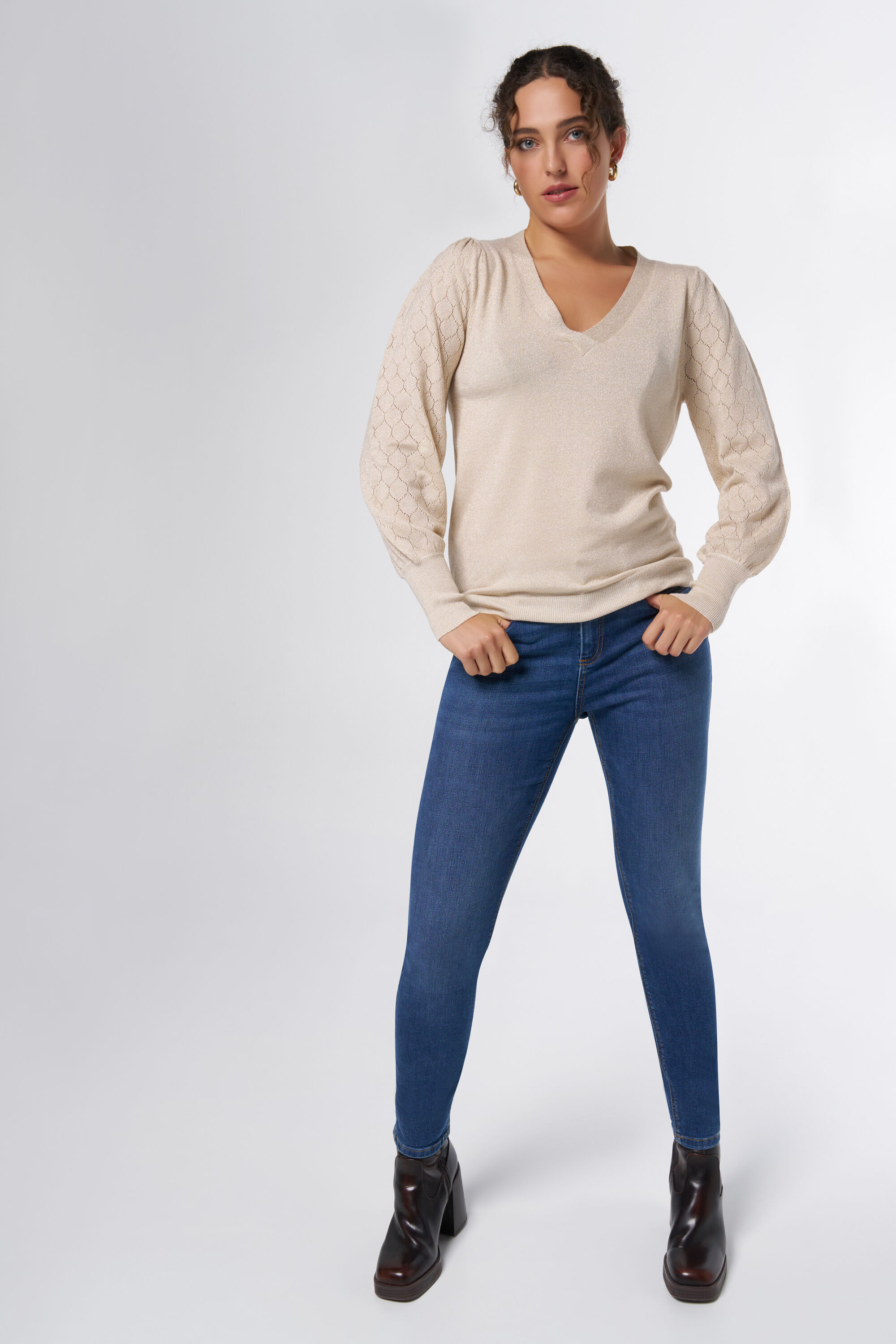 Pullover mit Glitzer image number 5