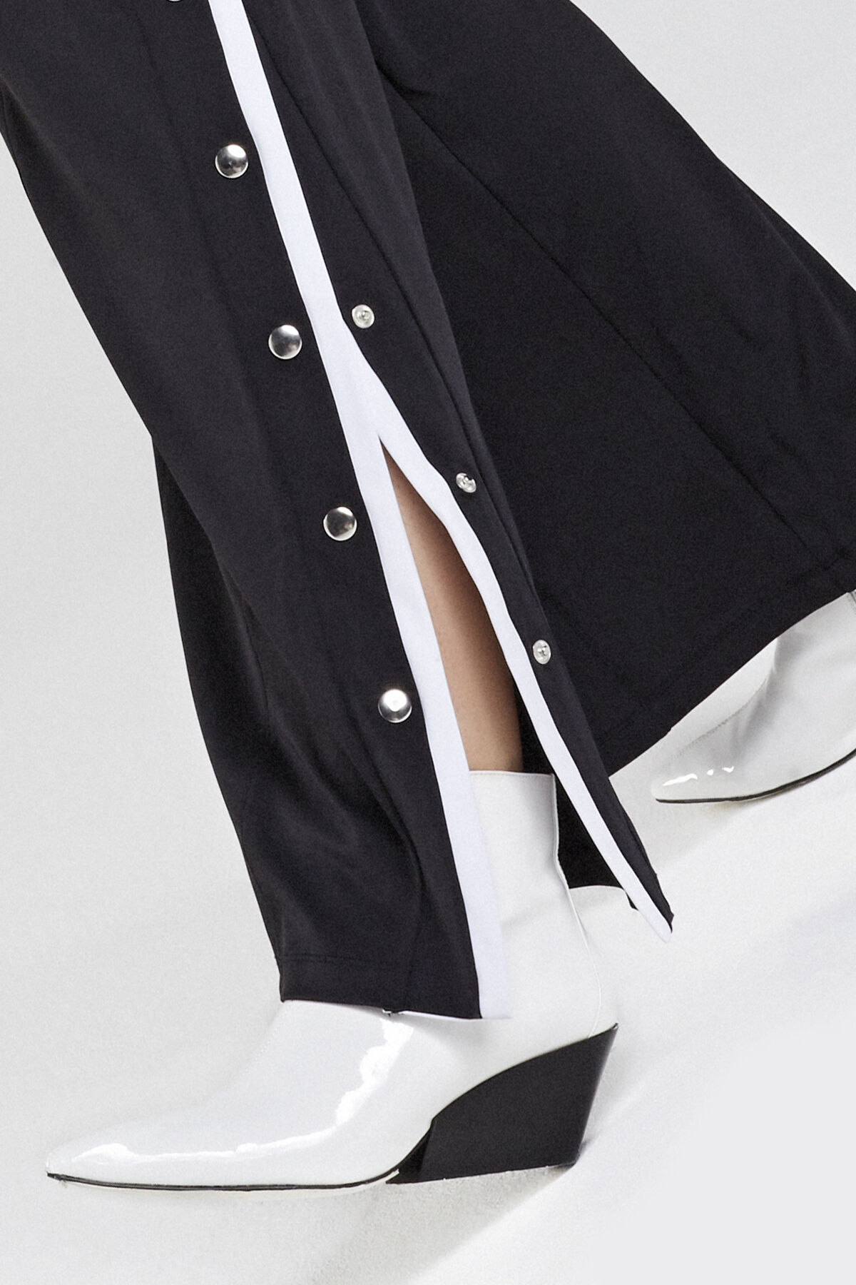 Sportive Hose mit Druckkn&ouml;pfen image number 5