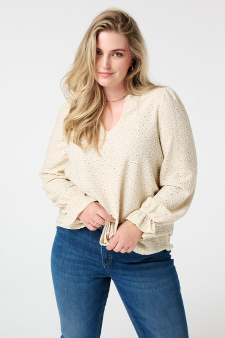 Top mit Stickereidetails  Top mit Stickereidetails