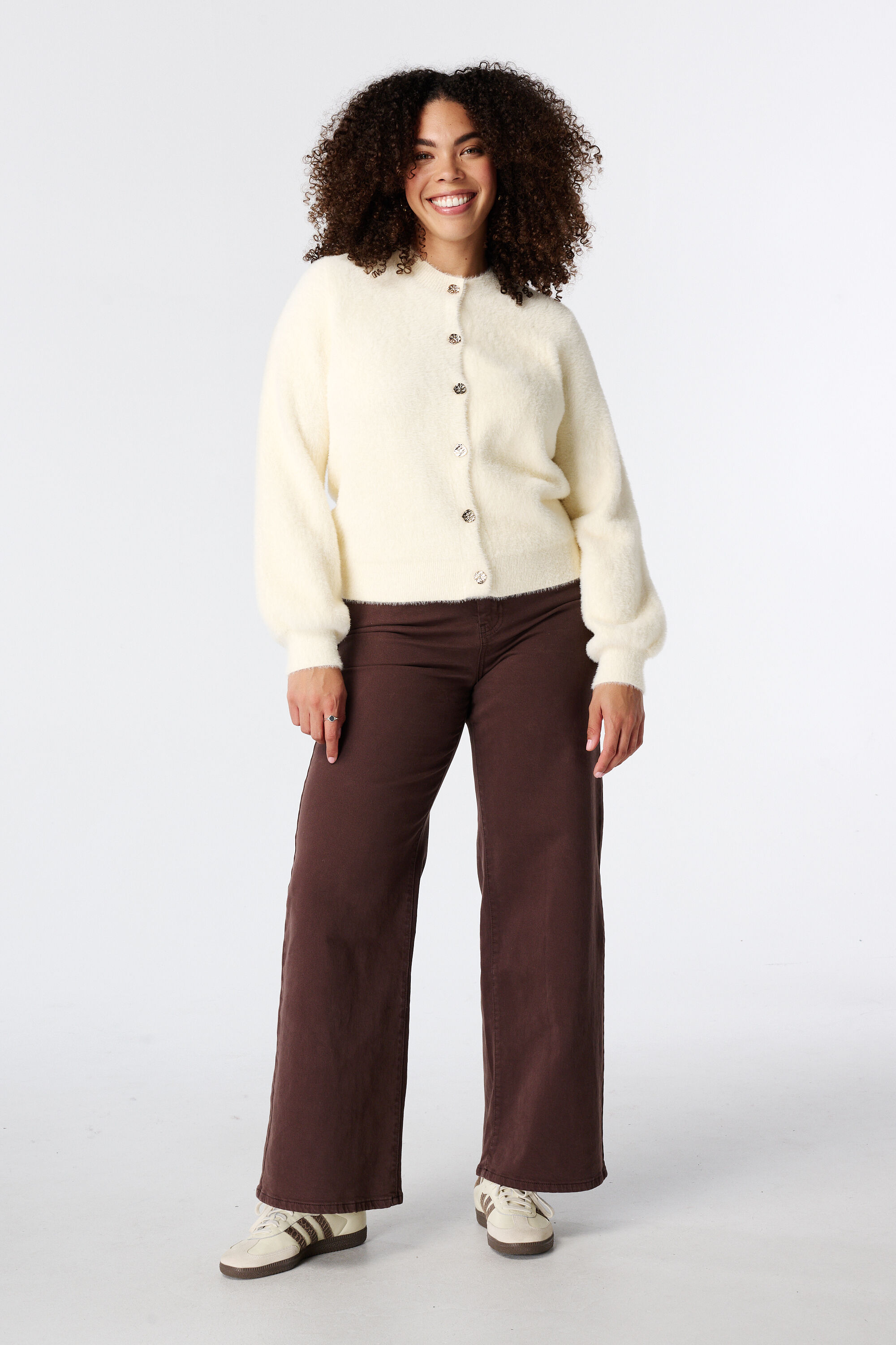 Flauschige Strickjacke mit Knopfleiste image number 5