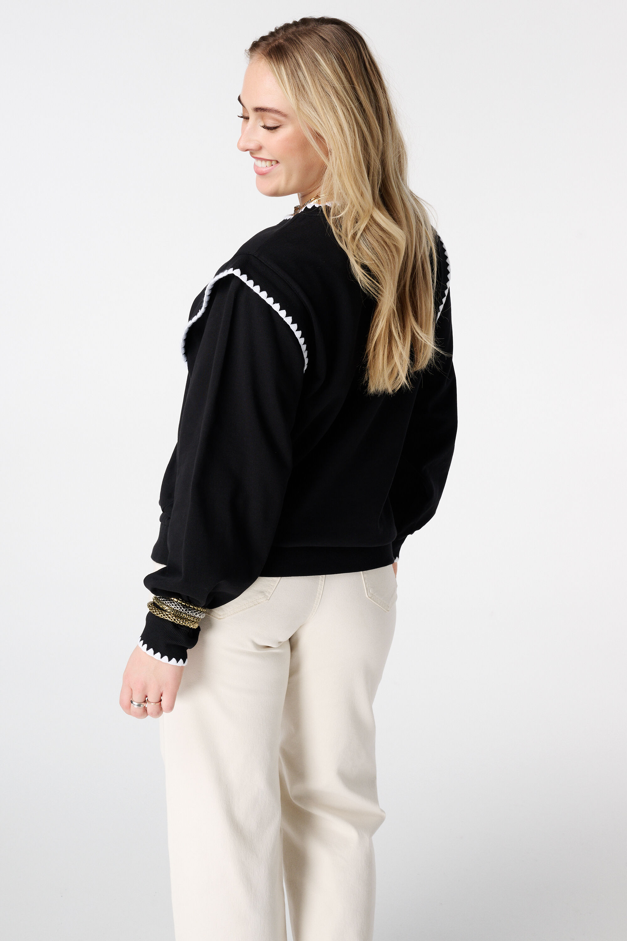 Pullover mit kontrastierenden B&uuml;ndchen image number 3