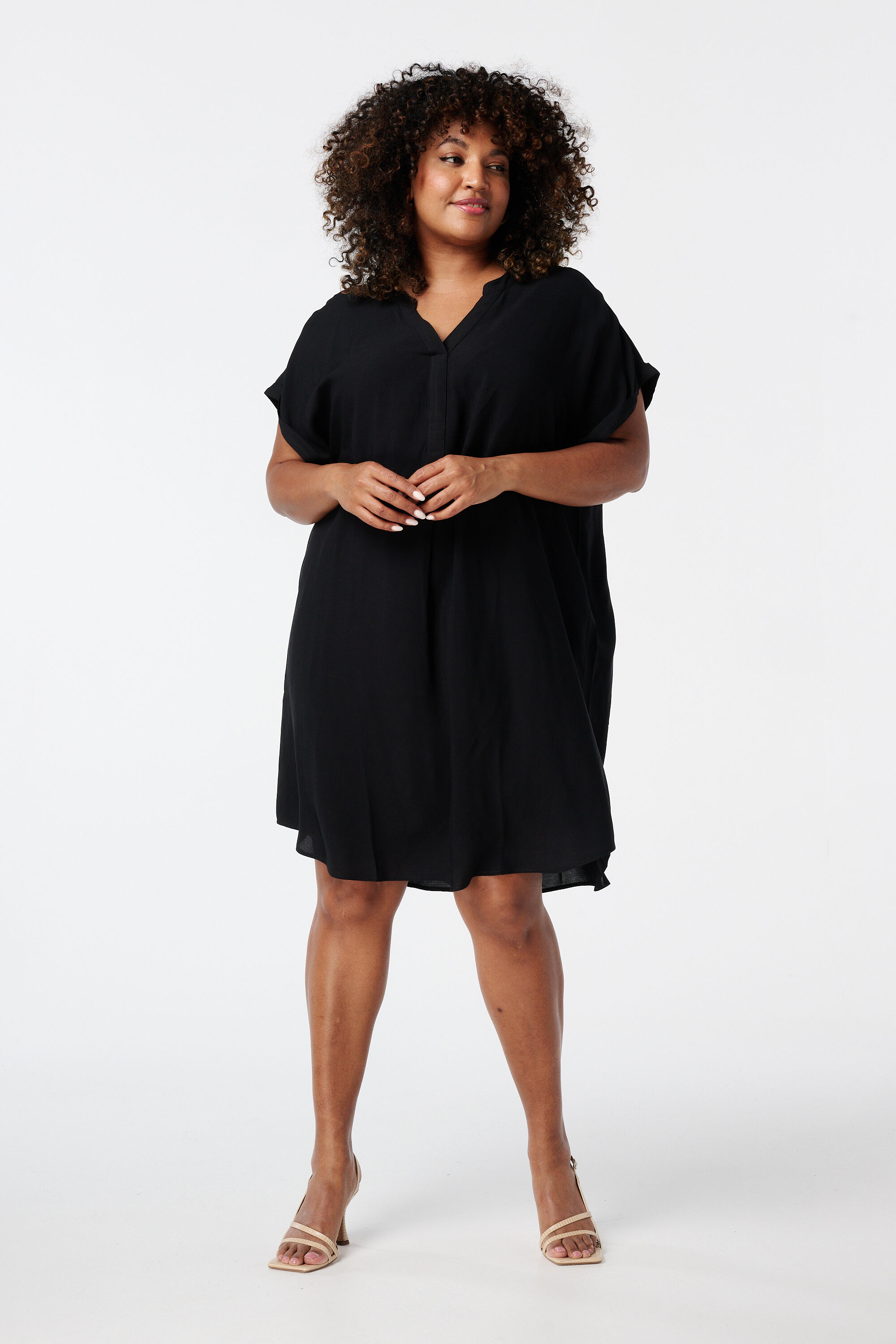 Weit geschnittenes Kleid mit V-Ausschnitt  image number 5